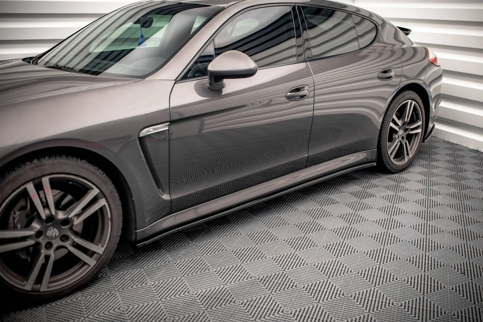 SIDESKJØRT V.1 PORSCHE PANAMERA I (970) 2009-2013 (PREFACELIFT) – bilde 3