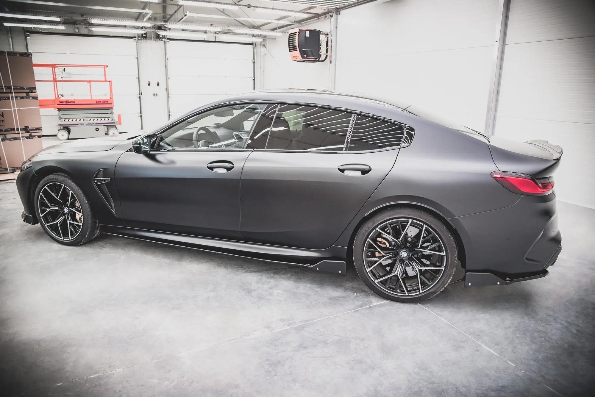SIDESKJØRT V.1 + SIDESPLITTERS BMW M8 (F93) GRAN COUPE 2019-> / BMW 8 (G16) GRAN COUPE M-PACK 2019-> – bilde 3
