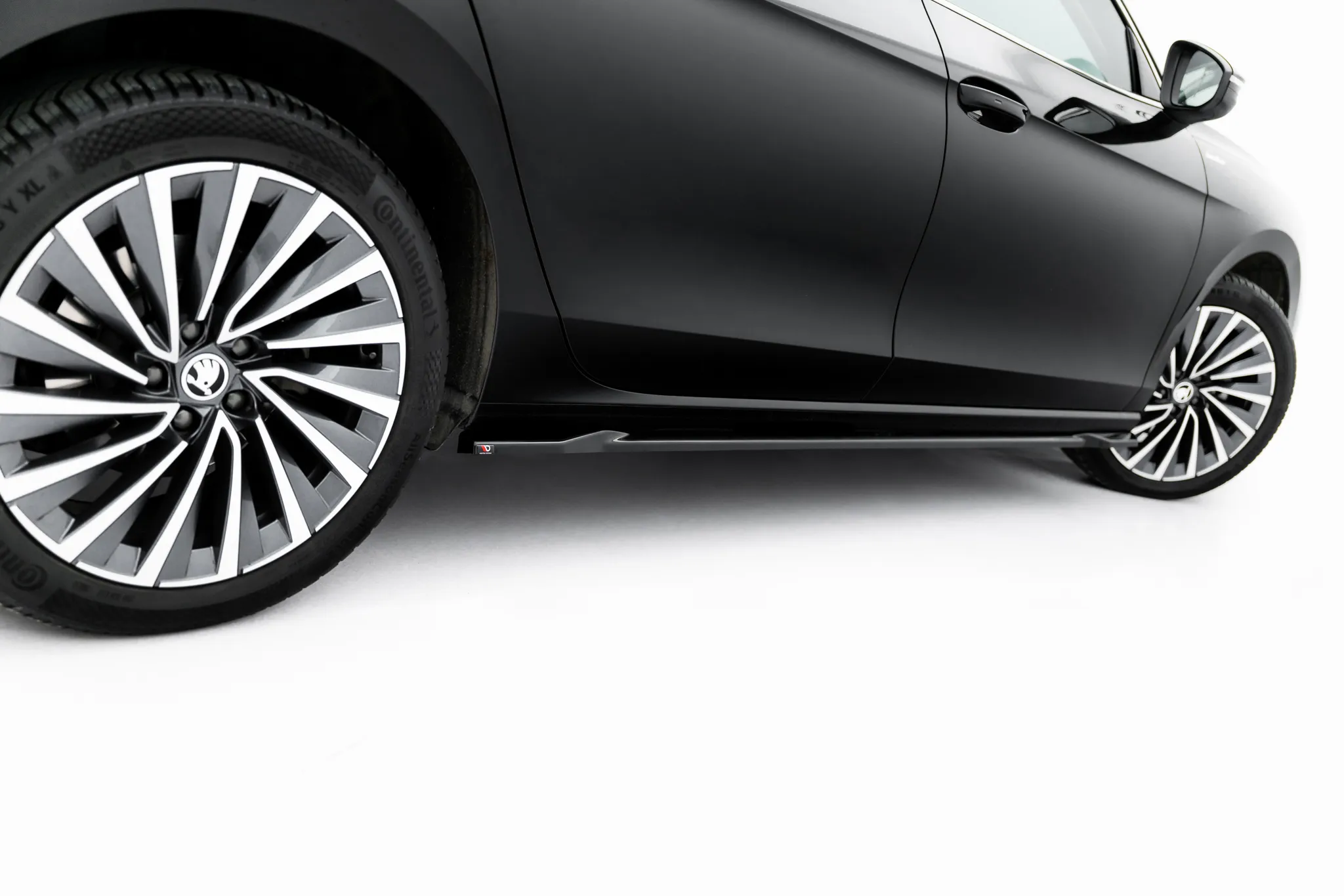 Sideskjørt V.1 Skoda Superb IV 2024 -> | Glossy Black Edition – bilde 3