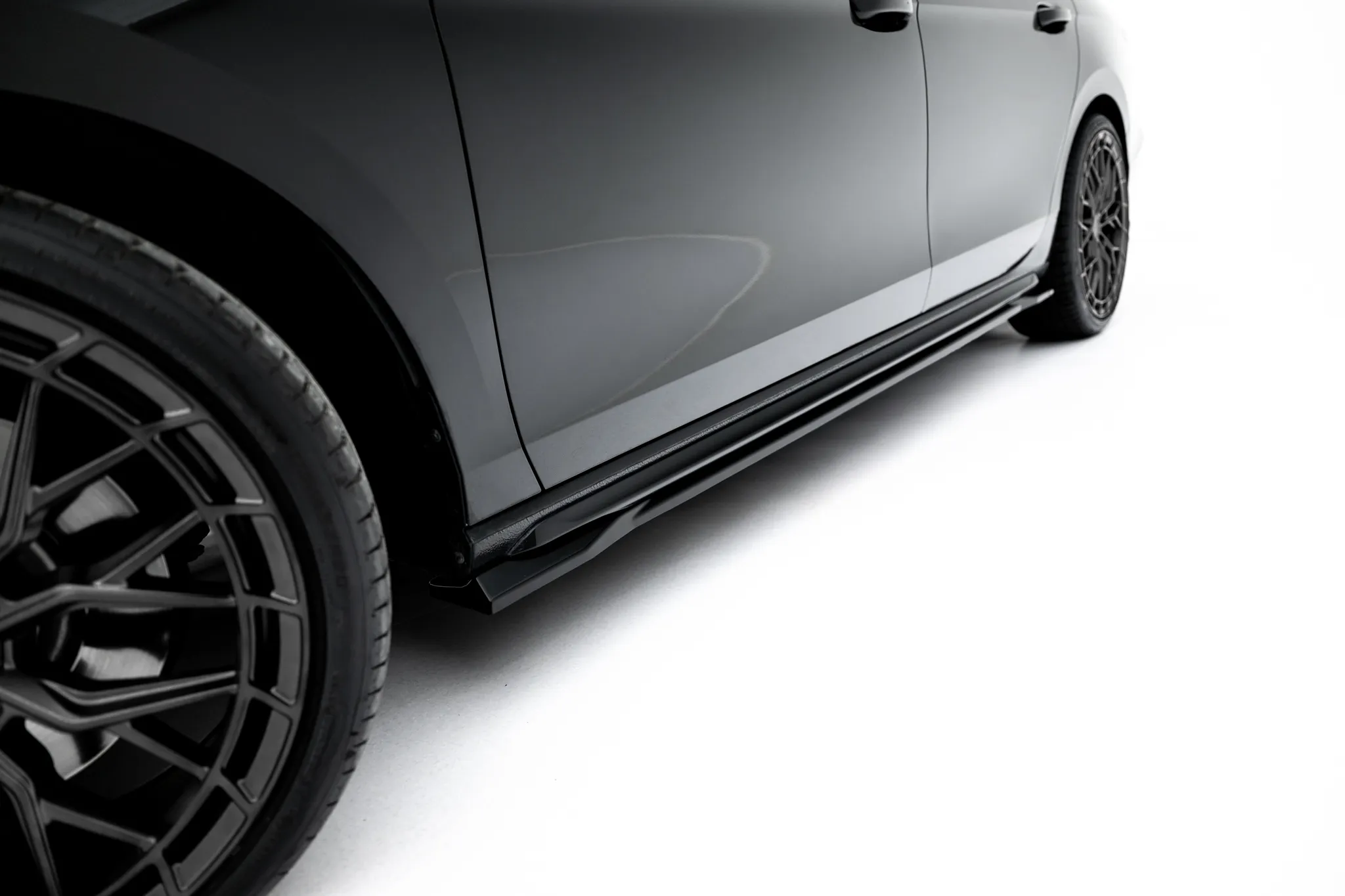 Sideskjørt V.1 Skoda Superb Sportline IV 2023 -> | Glossy Black Edition – bilde 2