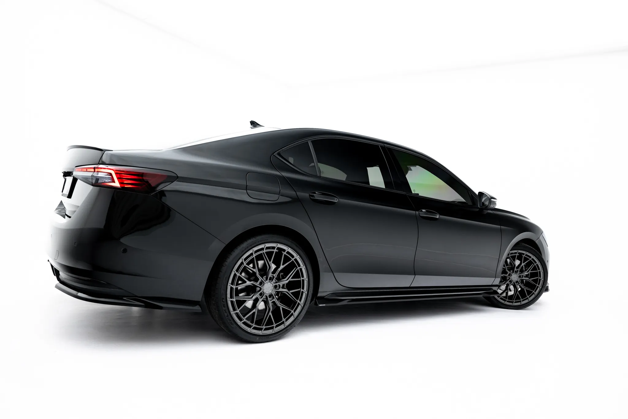 Sideskjørt V.1 Skoda Superb Sportline IV 2023 -> | Glossy Black Edition – bilde 5