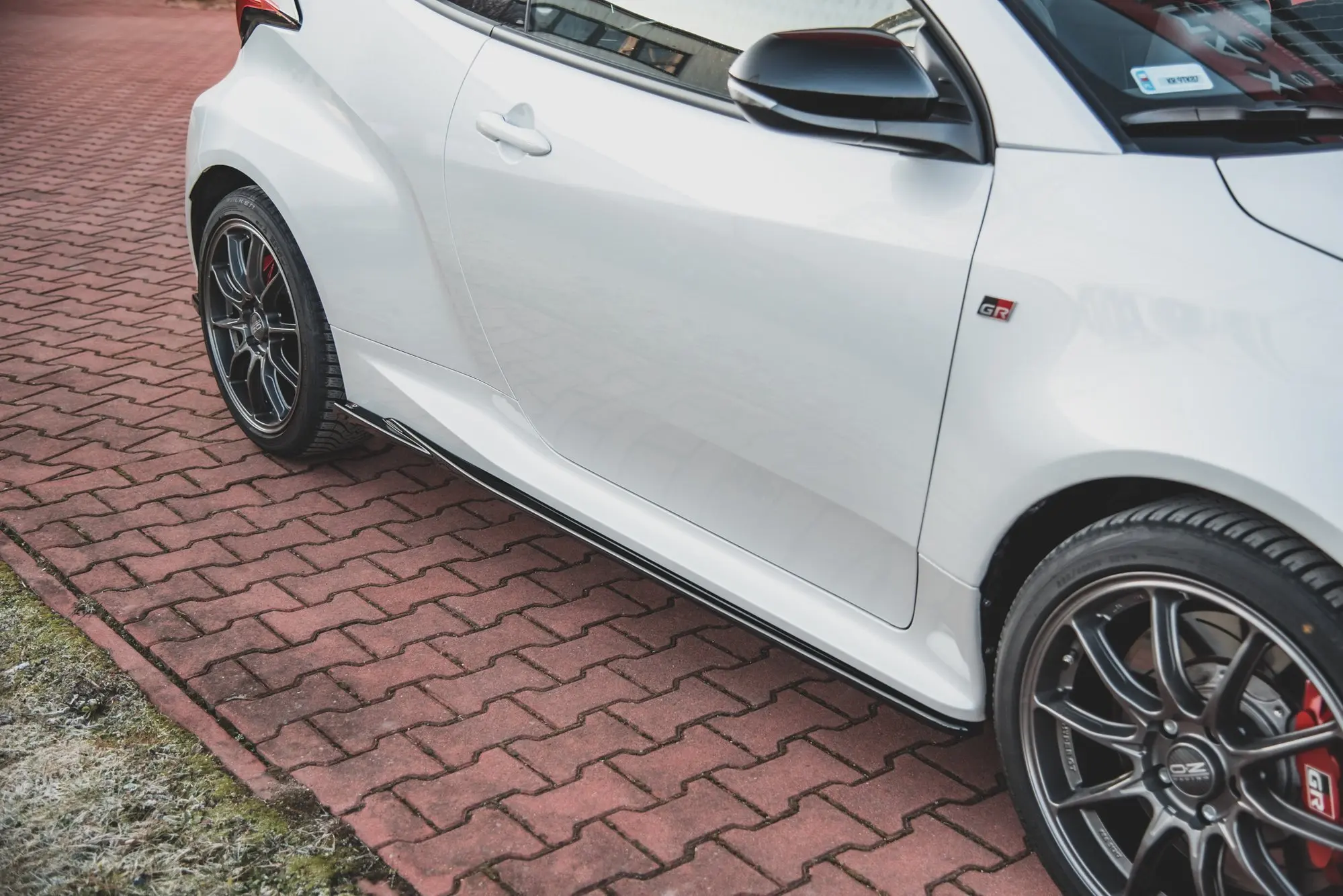 SIDESKJØRT V.1 TOYOTA YARIS GR mk4 2020->