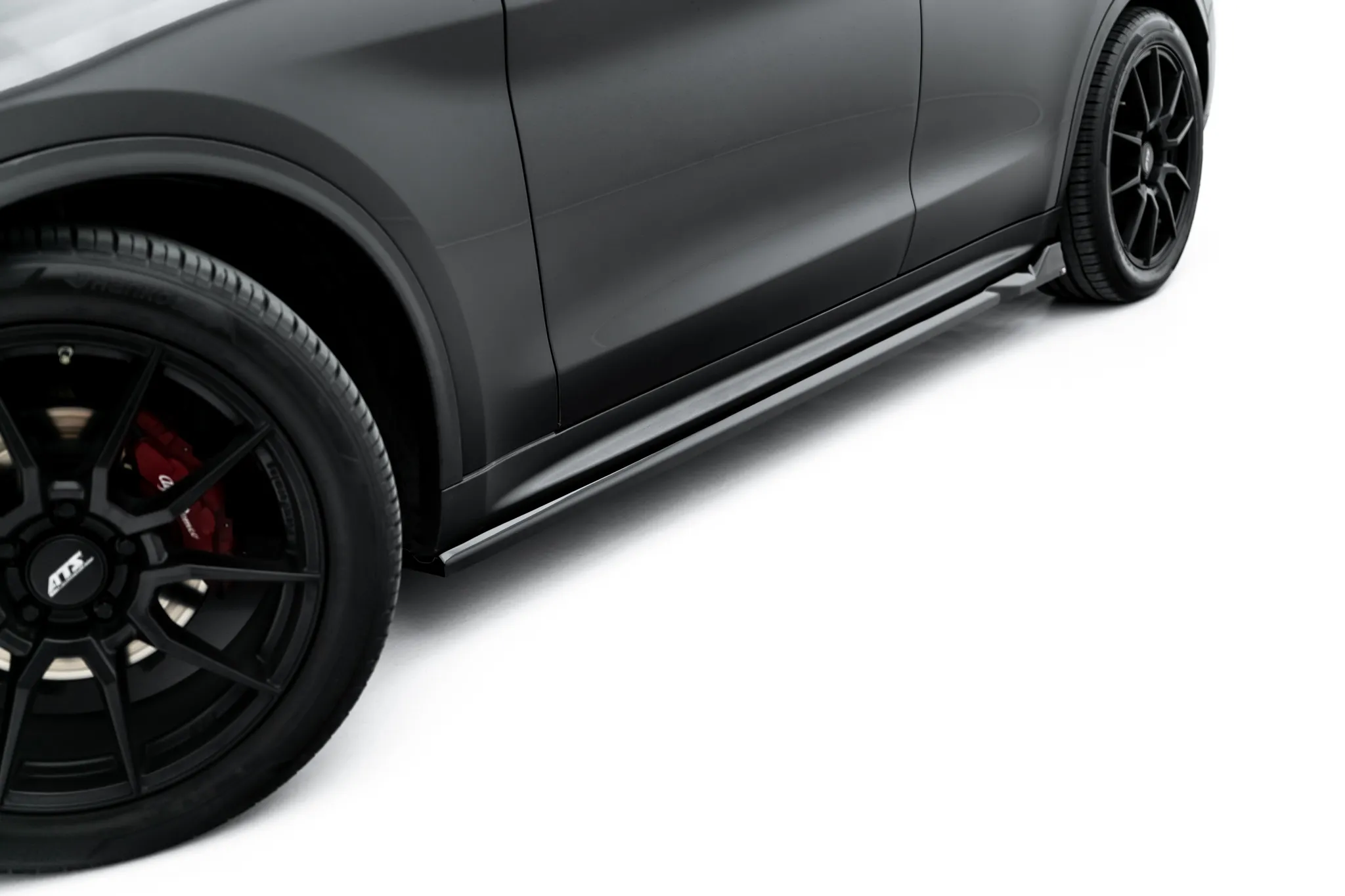 Sideskjørt V.2 Alfa Romeo Stelvio 2016 - 2025 | Glossy Black Edition – bilde 2