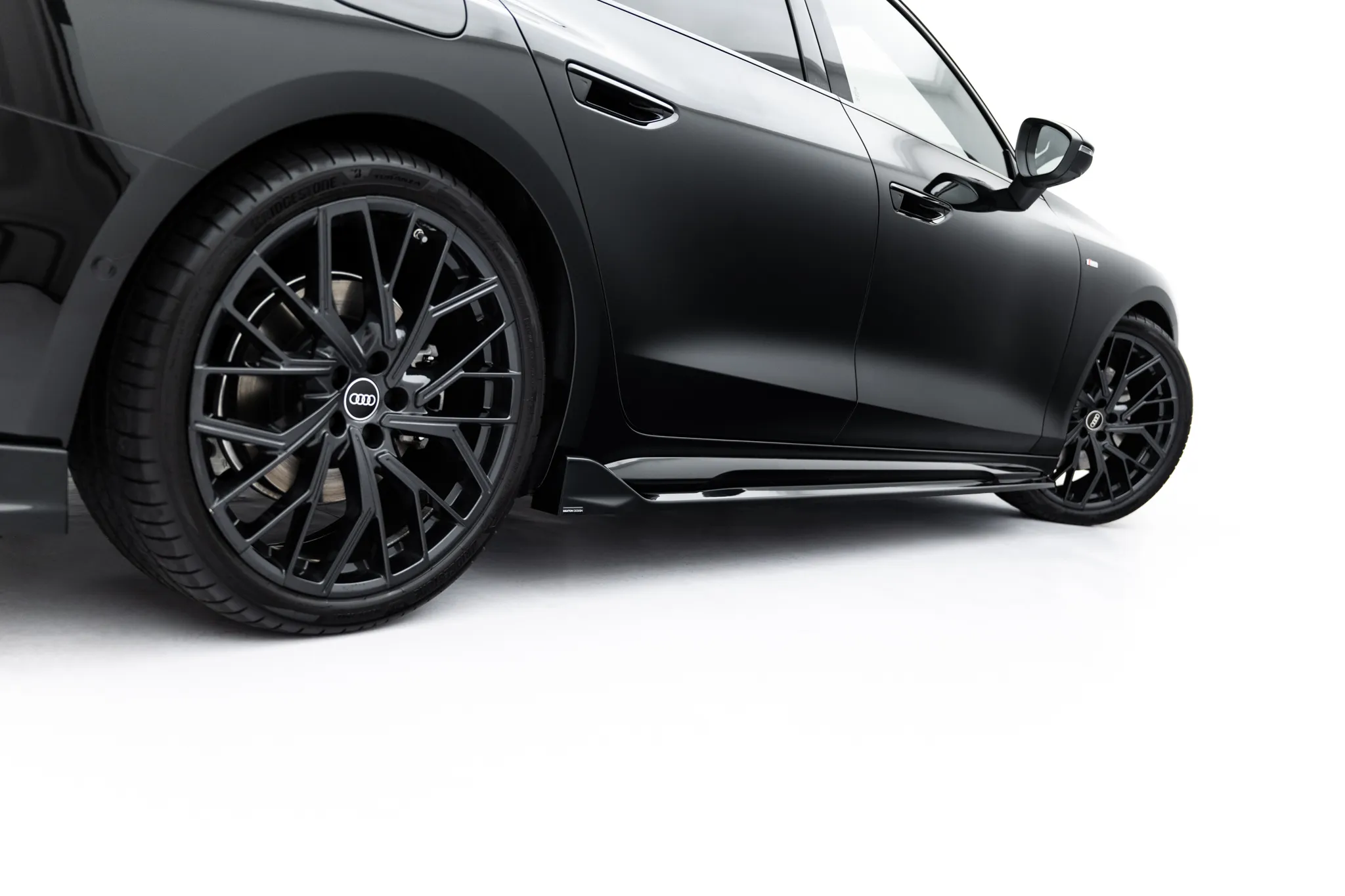 Sideskjørt V.2 Audi A6 (C9) 2025 -> | Glossy Black Edition – bilde 5