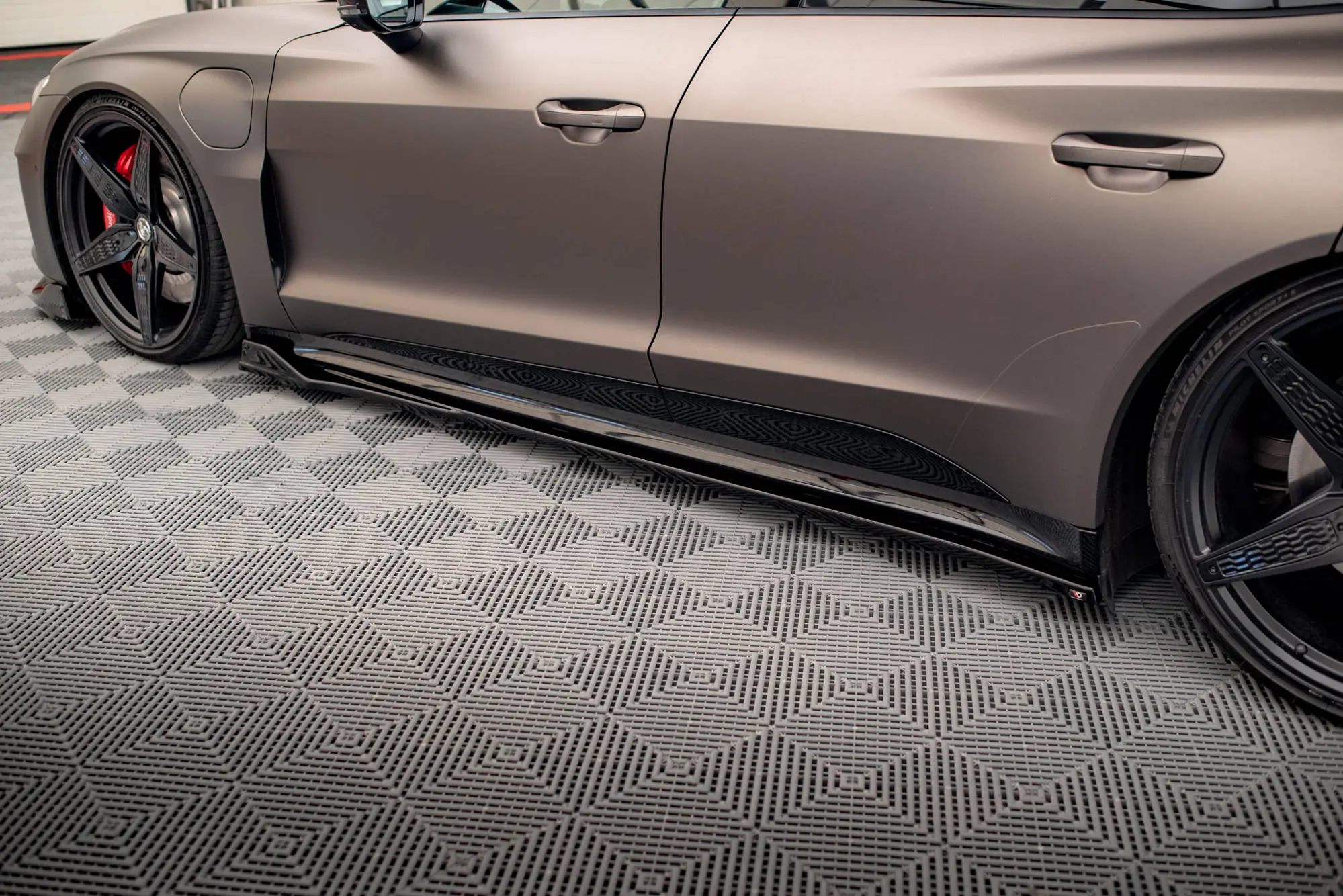 SIDESKJØRT V.2 Audi e-Tron GT 2020-> / Audi RS e-Tron GT 2021-> – bilde 2