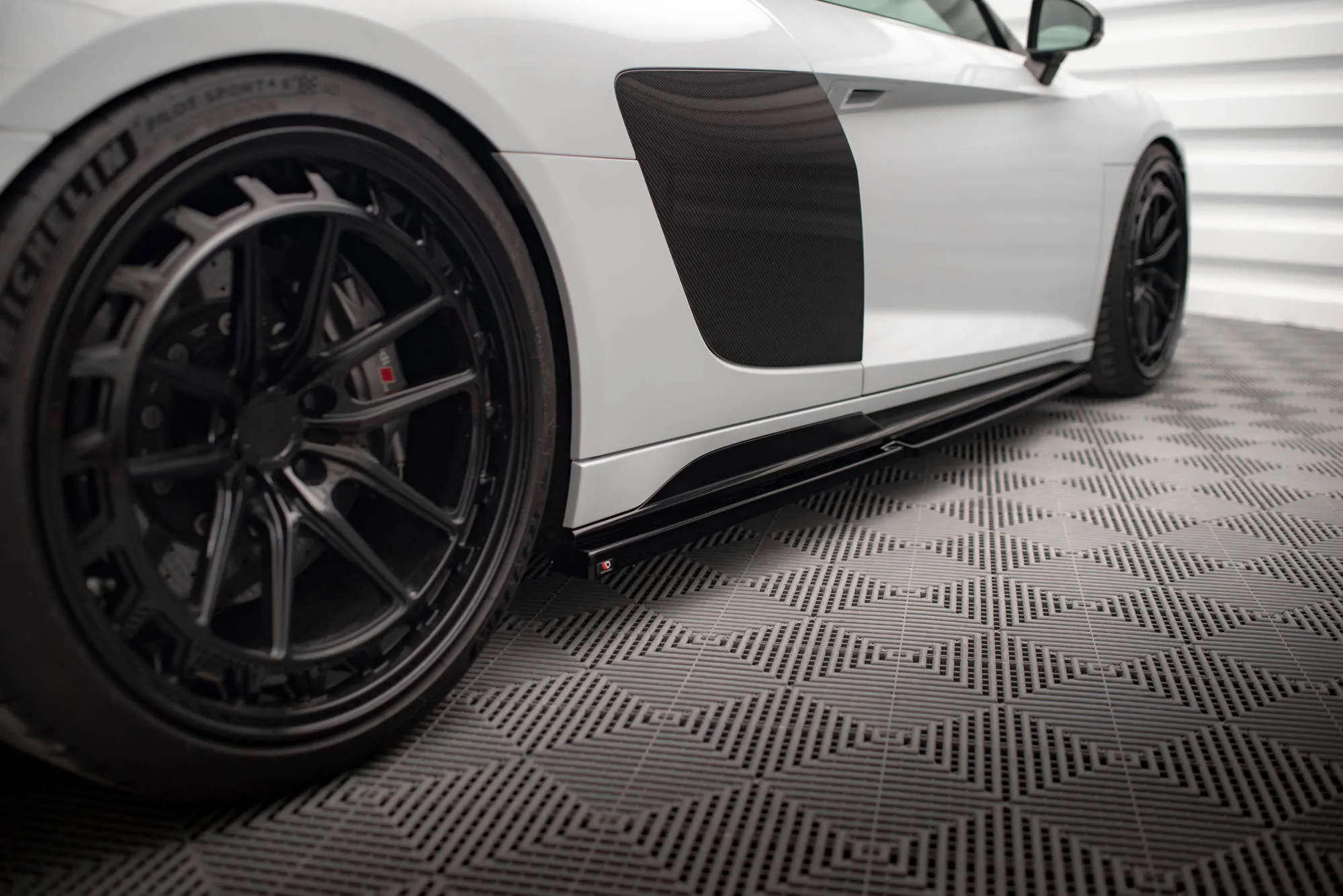 Sideskjørt V.2 Audi R8 MK2 2018-> | Glossy Black Edition – bilde 2