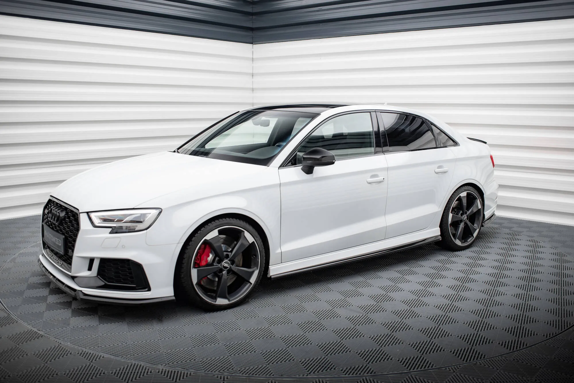 Sideskjørt V.2 Audi RS3 8V 2017-2020 | Glossy Black Edition – bilde 2
