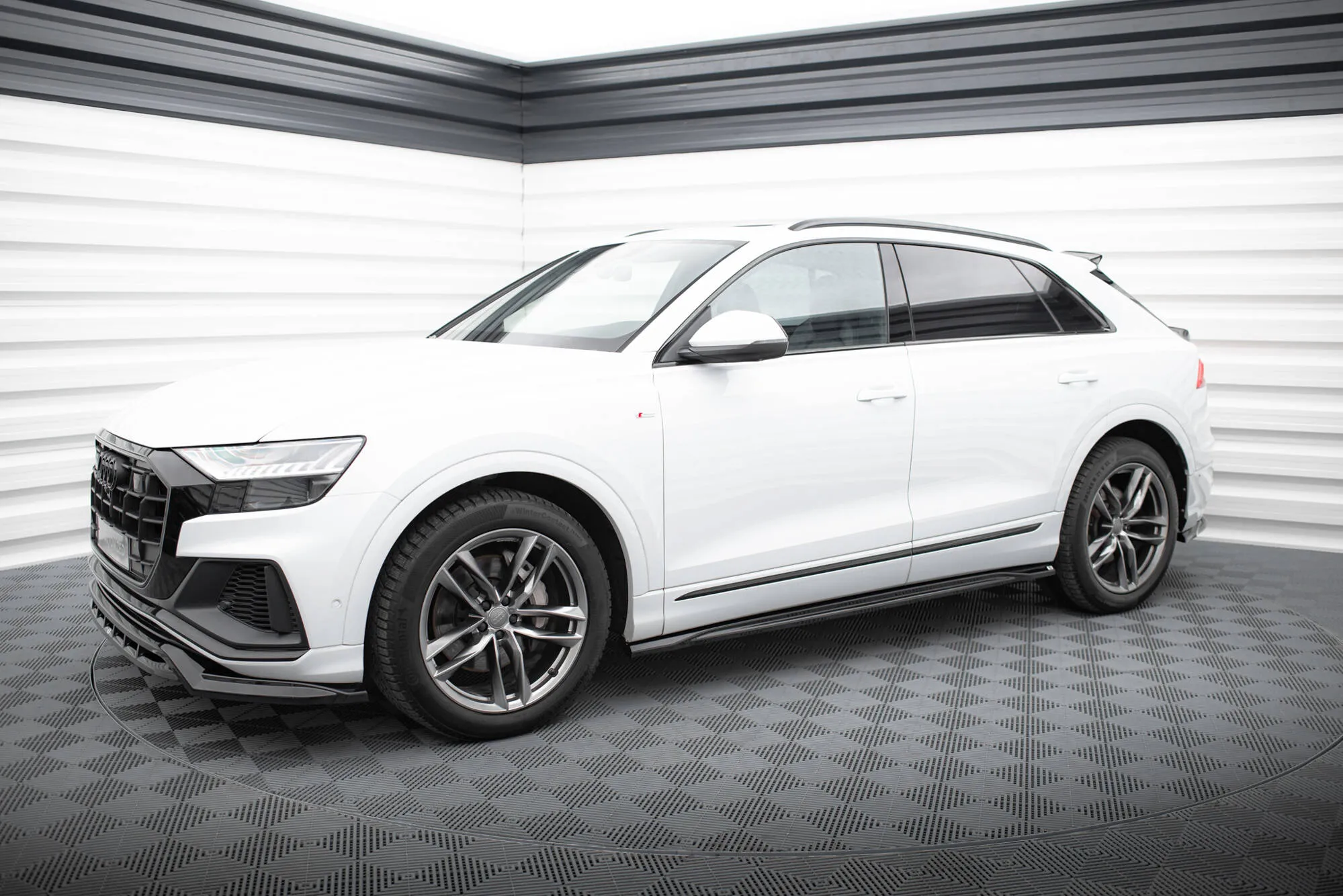 Sideskjørt V.2 Audi (SQ8) Mk1 2019 - 2023 | Glossy Black Edition – bilde 4