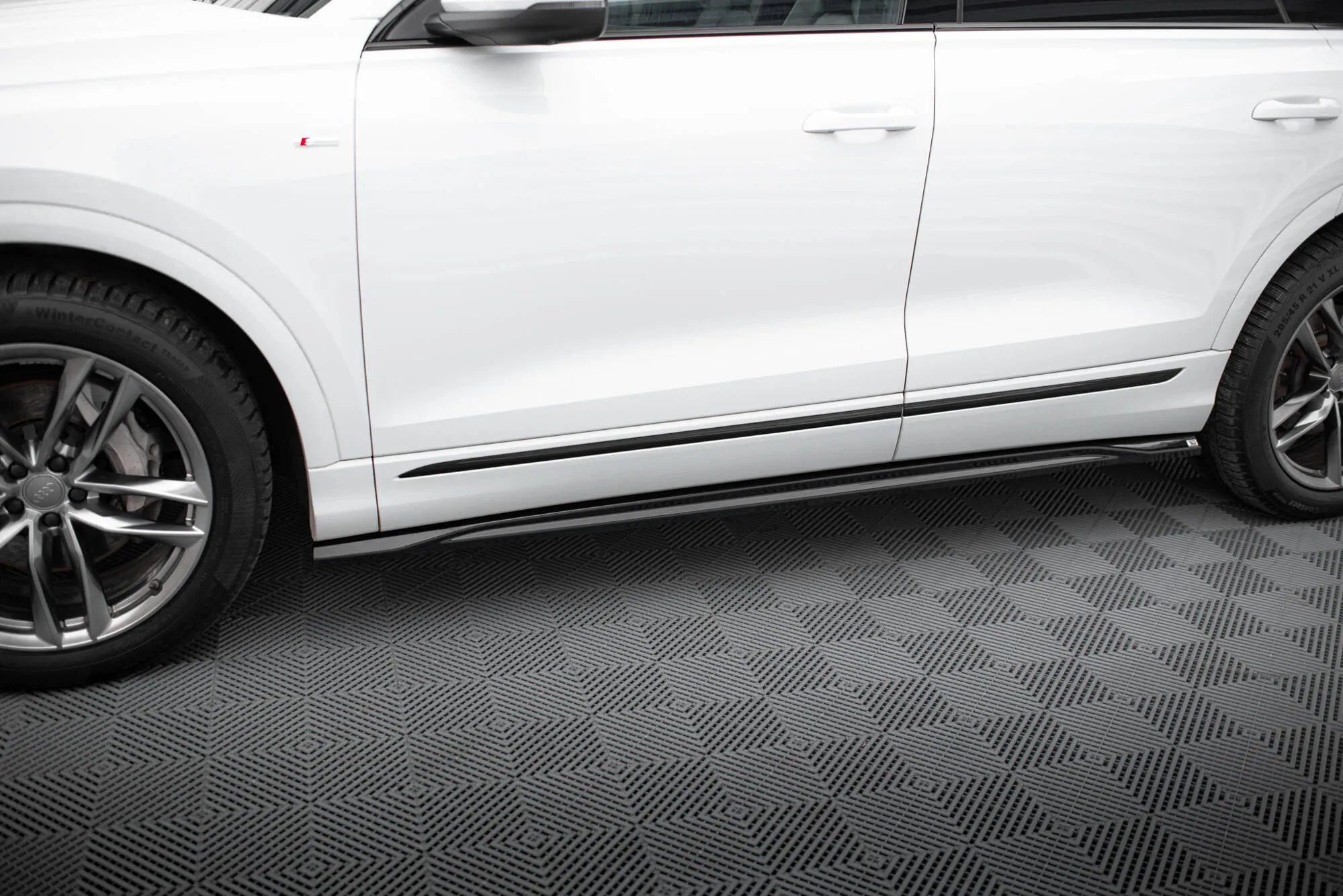 Sideskjørt V.2 Audi (SQ8) Mk1 2019 - 2023 | Glossy Black Edition – bilde 5