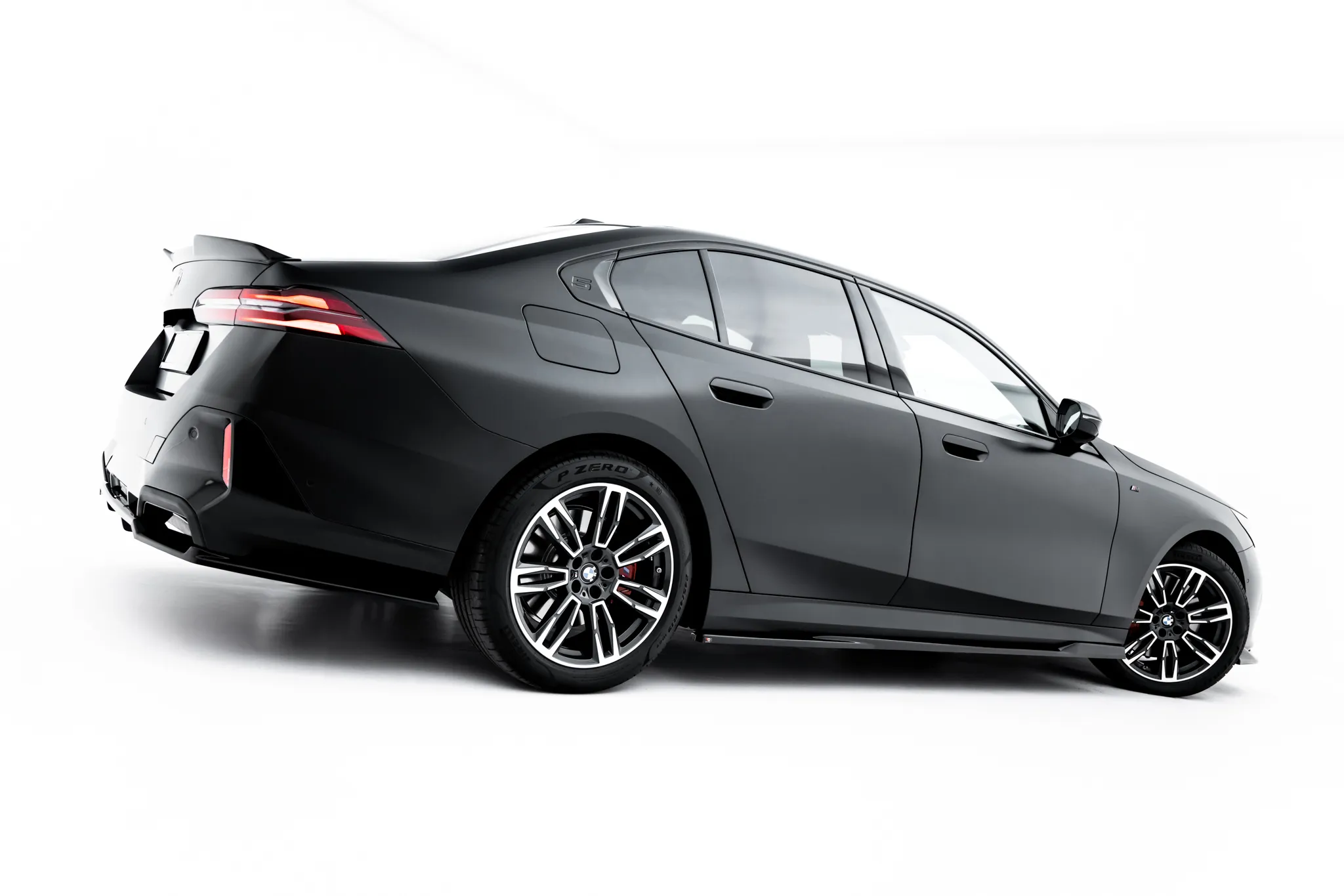 Sideskjørt V.2 BMW 5 / i5 (G60) M-Pack 2023 -> | Glossy Black Edition – bilde 3
