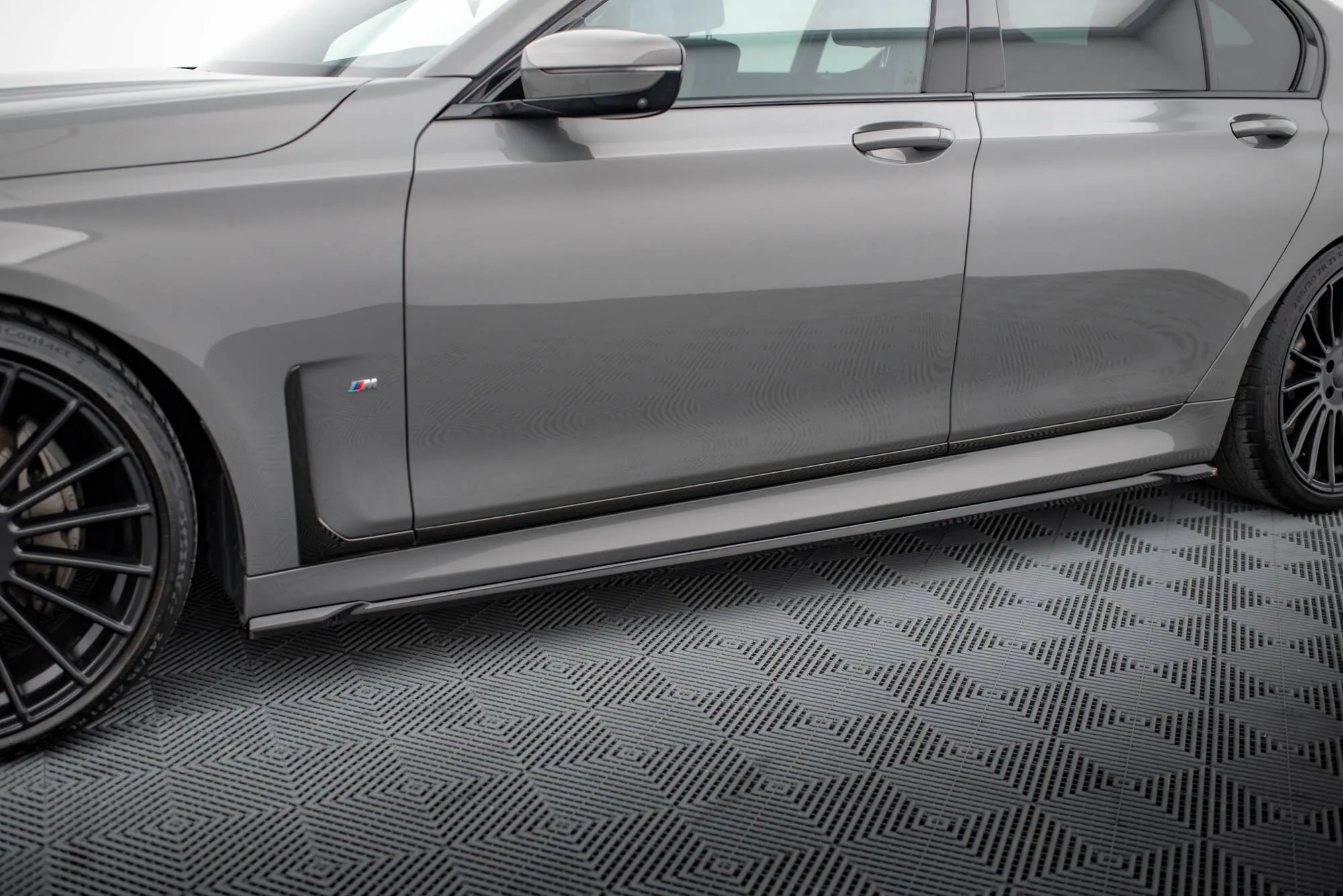 Sideskjørt V.2 BMW 7 (G11) M-pack 2019-2022 | Glossy Black Edition