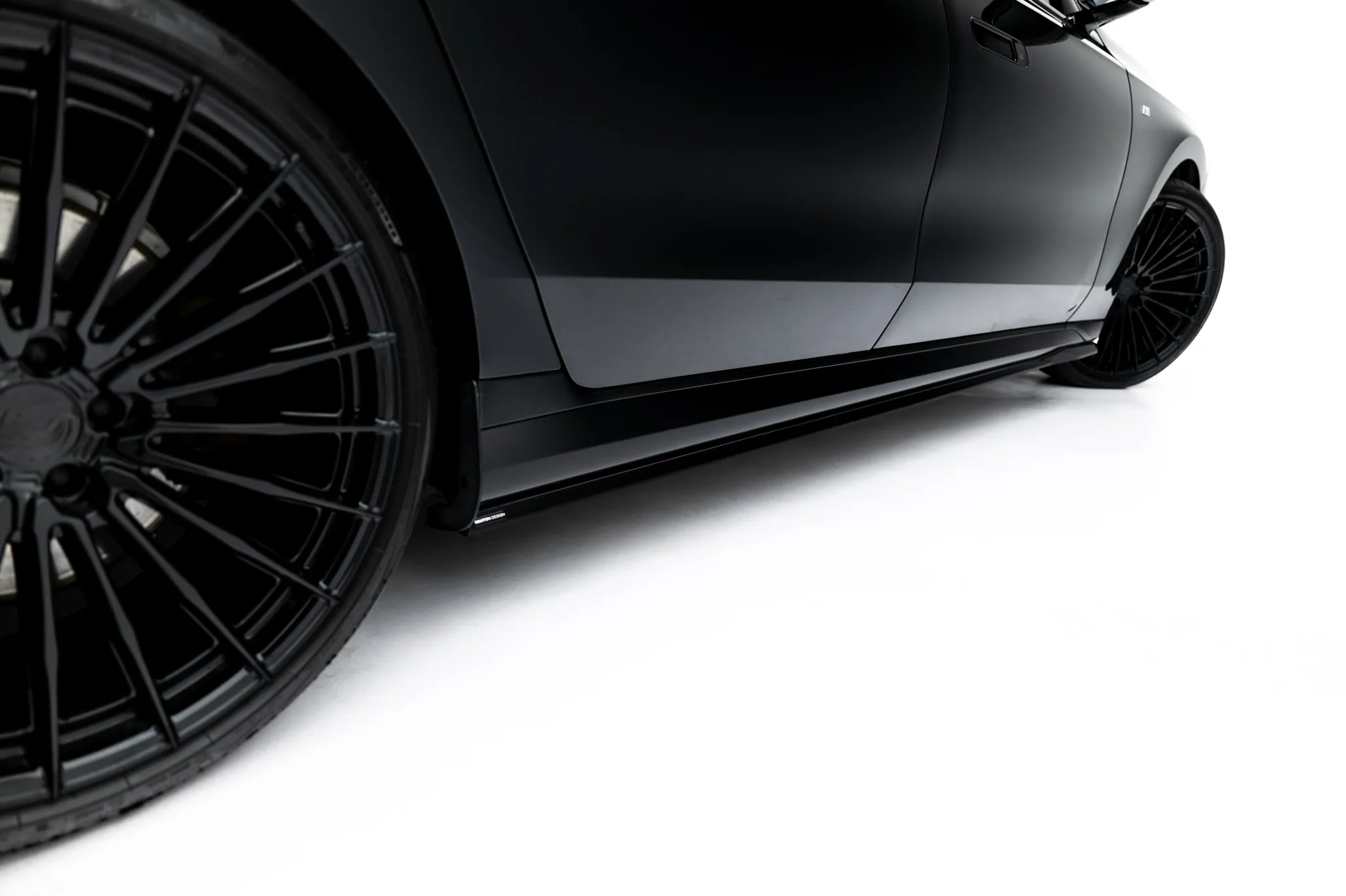 Sideskjørt V.2 BMW 7 (G70) M-Pack 2022 -> | Glossy Black Edition – bilde 3