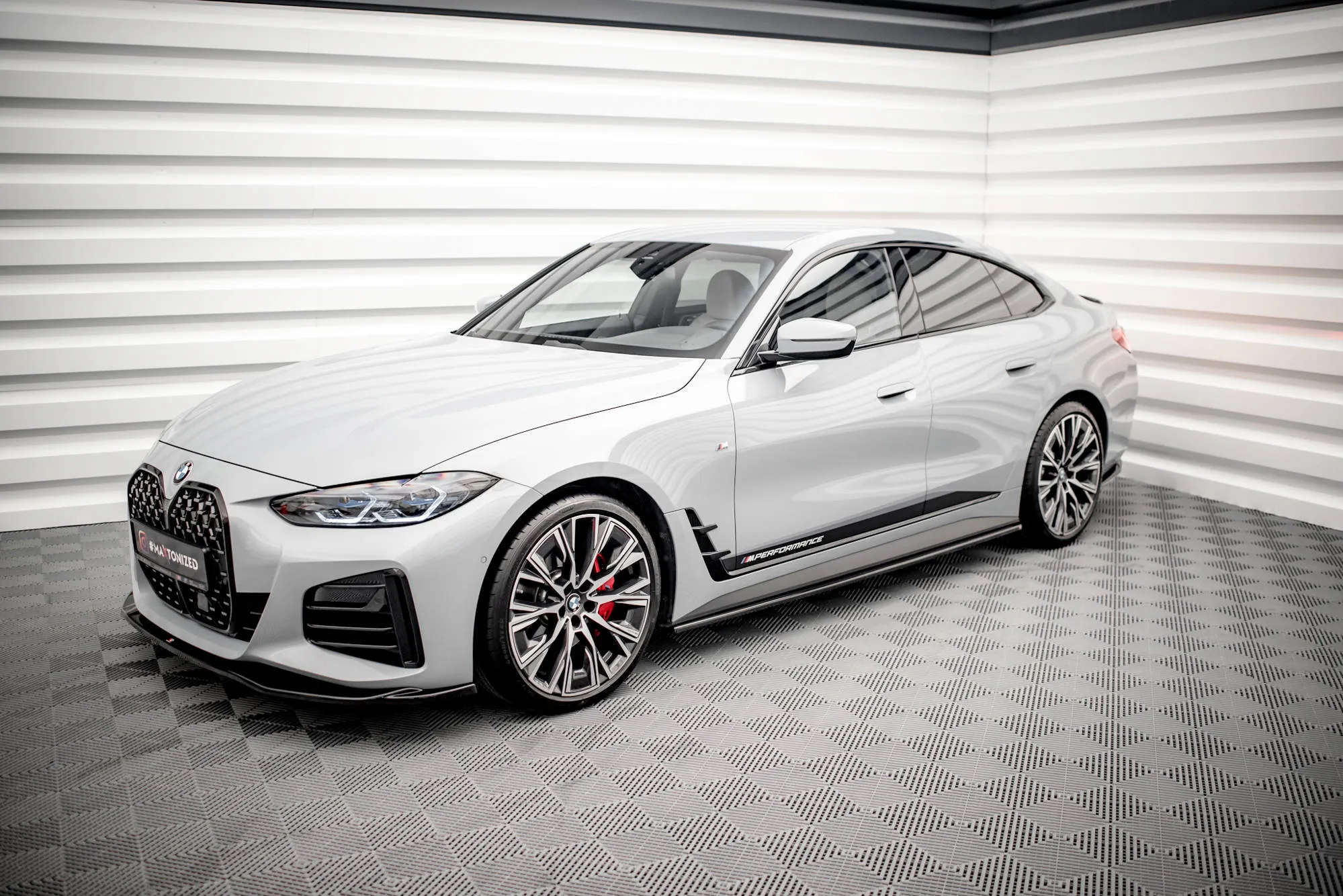 Sideskjørt V.2 BMW i4 (G26) M-Pakke 2021-> | Glossy Black Edition – bilde 2