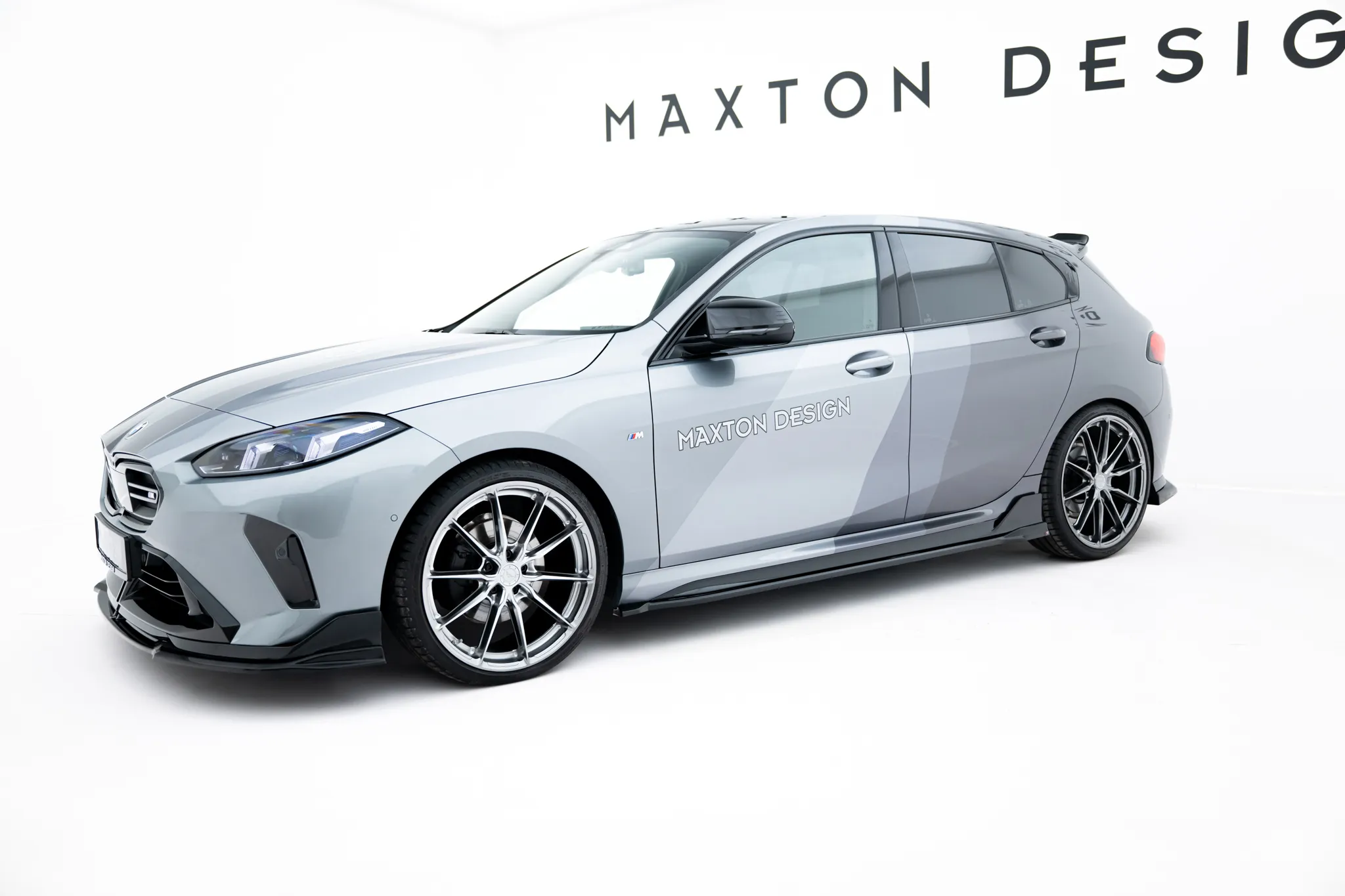 Sideskjørt V.2 BMW M135i M Performance (F70) 2024 -> | Glossy Black Edition – bilde 2