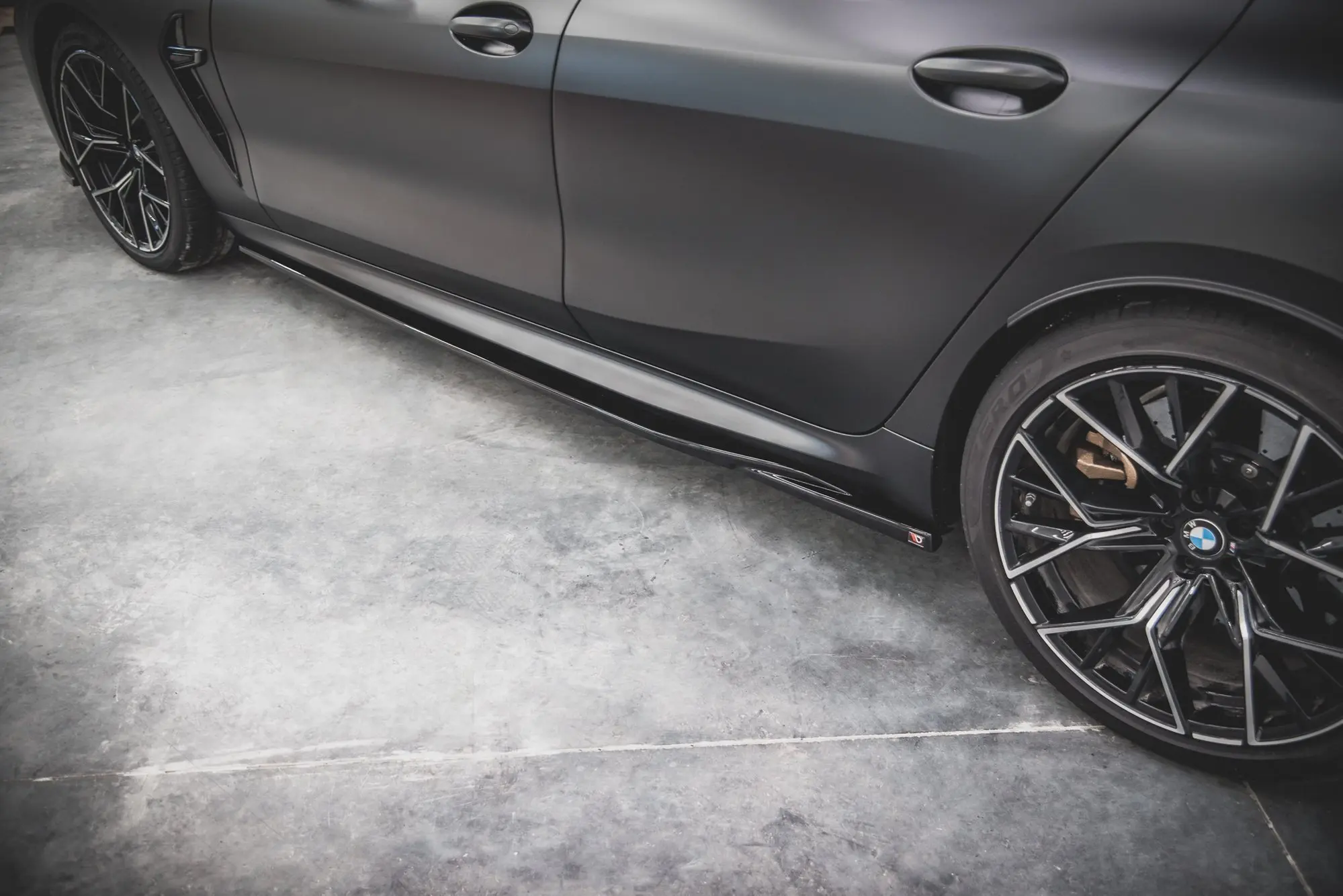 SIDESKJØRT V.2 BMW M8 (F93) Gran Coupe 2019-> / BMW 8 (G16) Gran coupe M-Pack 2018 ->