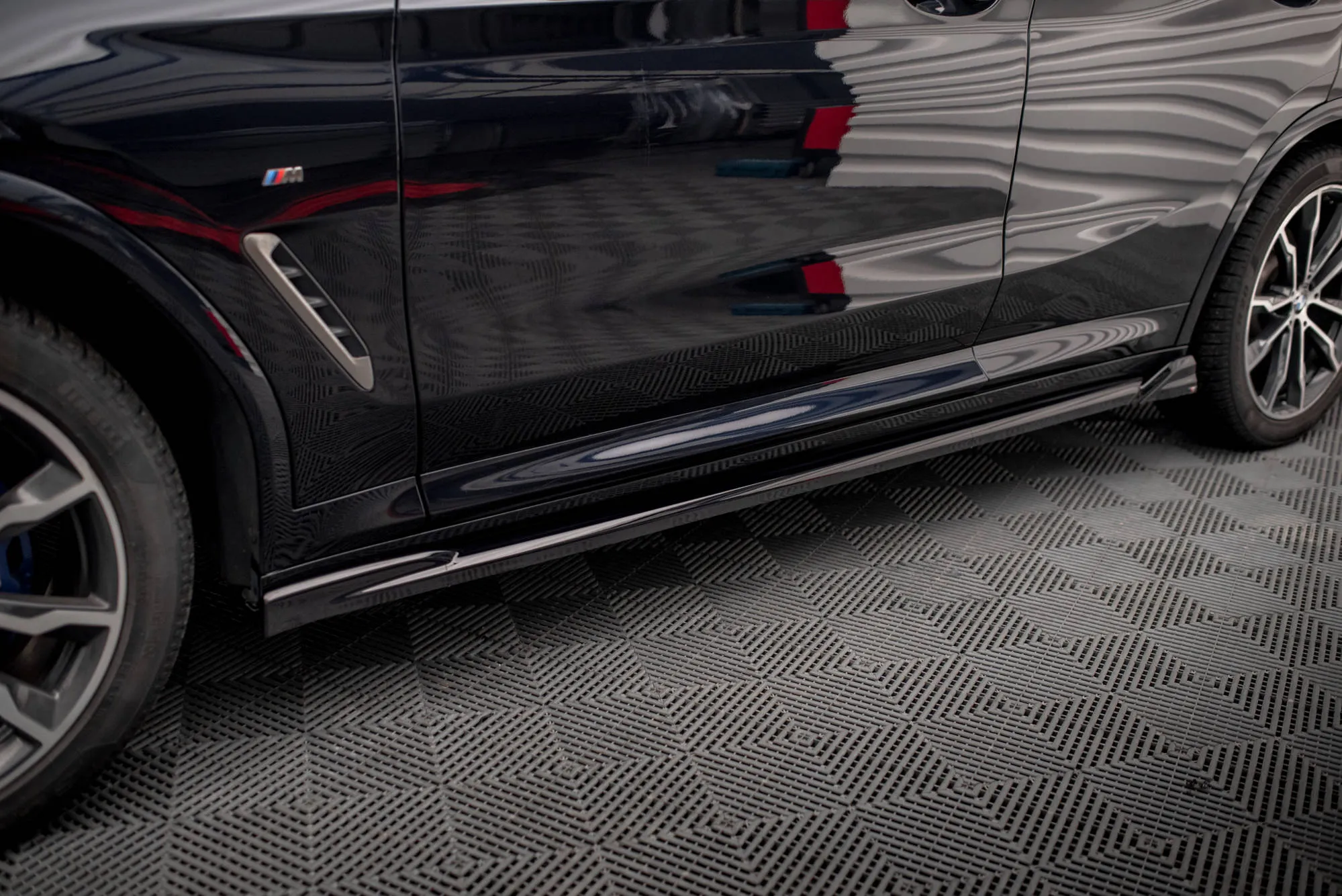Sideskjørt V.2 BMW X4 (G02) M-pack 2018 - 2021 | Glossy Black Edition