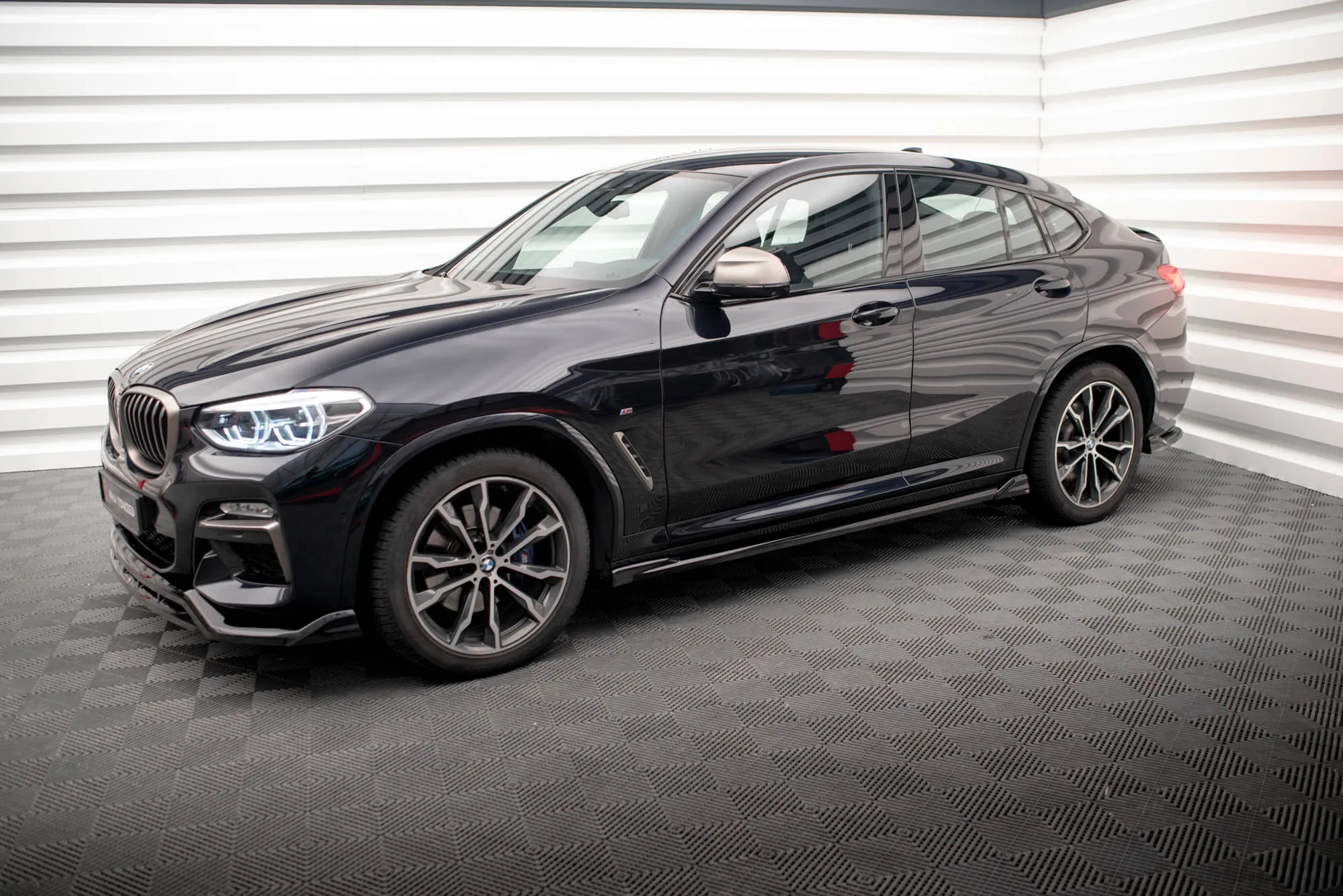 Sideskjørt V.2 BMW X4 (G02) M-pack 2018 - 2021 | Glossy Black Edition – bilde 2