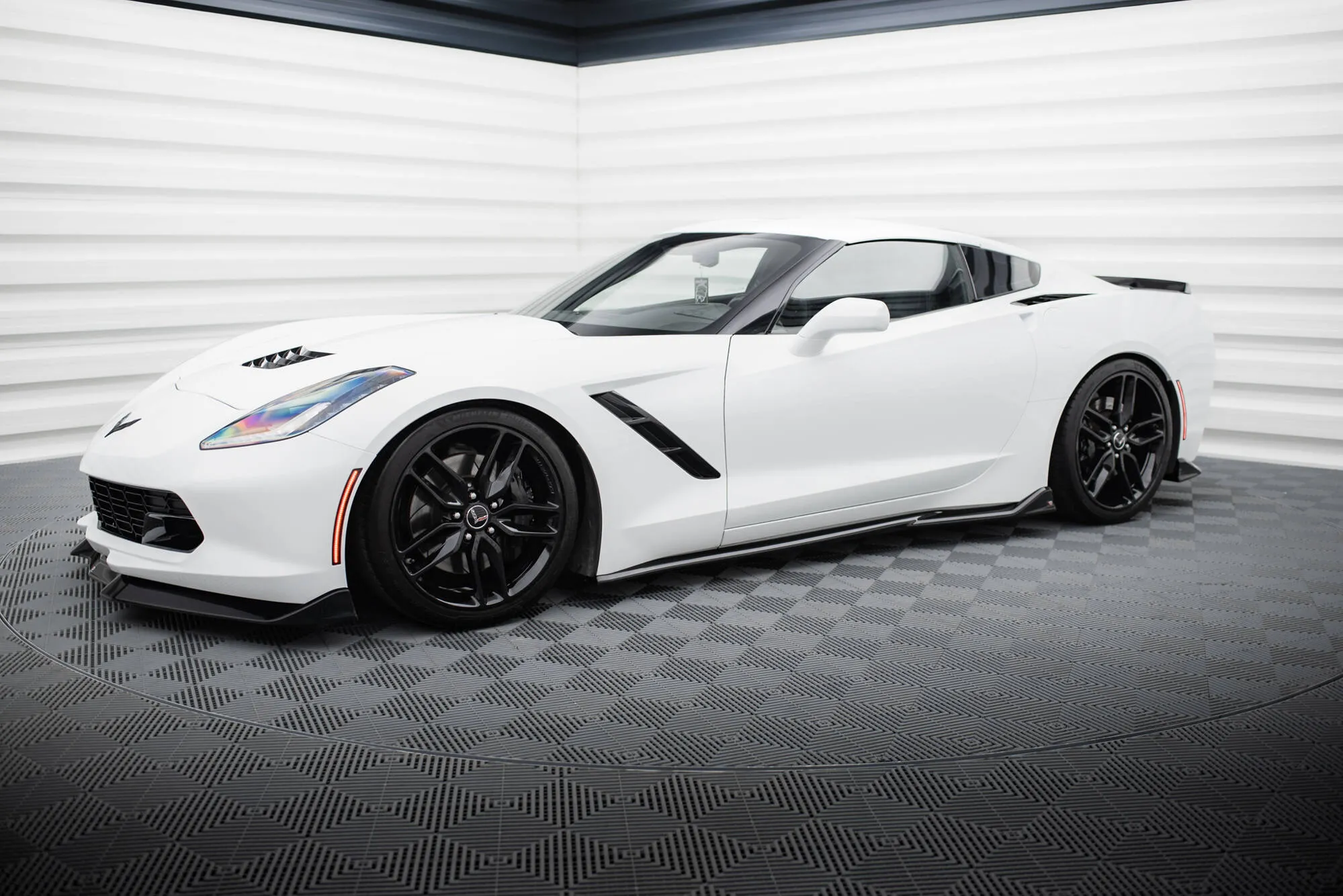 Sideskjørt V.2 Chevrolet Corvette (Stingray/Z06) C7 2013 - 2019 | Glossy Black Edition – bilde 2
