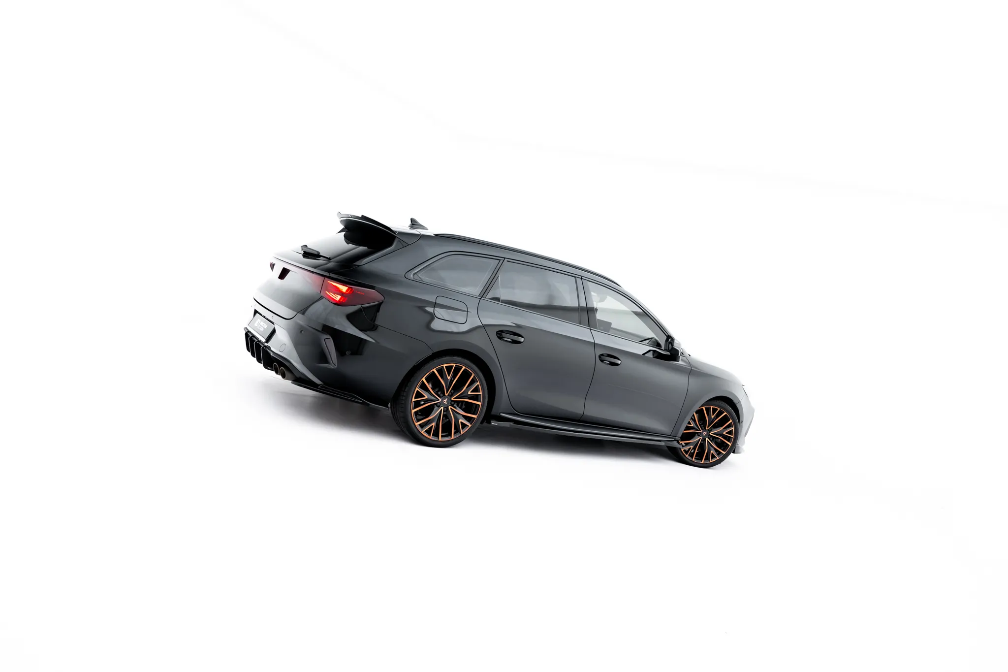 Sideskjørt V.2 Cupra Leon 2020-2026 | Glossy Black Edition