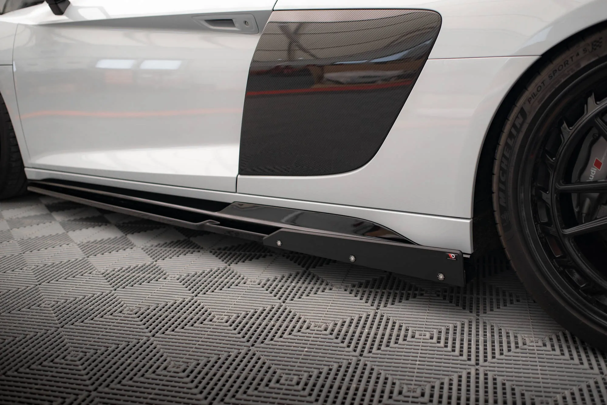 Sideskjørt V.2 + Flopper Audi R8 MK2 2018-> | Glossy Black Edition – bilde 2