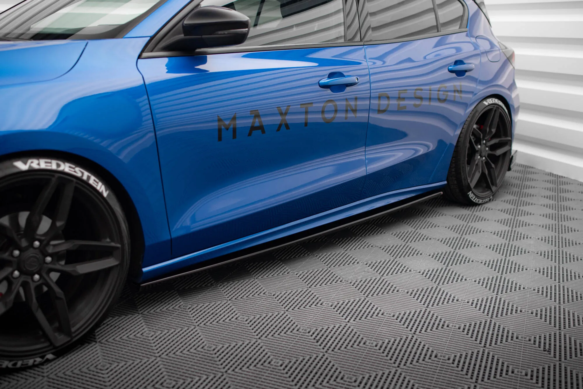 Sideskjørt V.2 Ford Focus IV ST 2019-> / Focus St-line 2018-> | Glossy Black Edition
