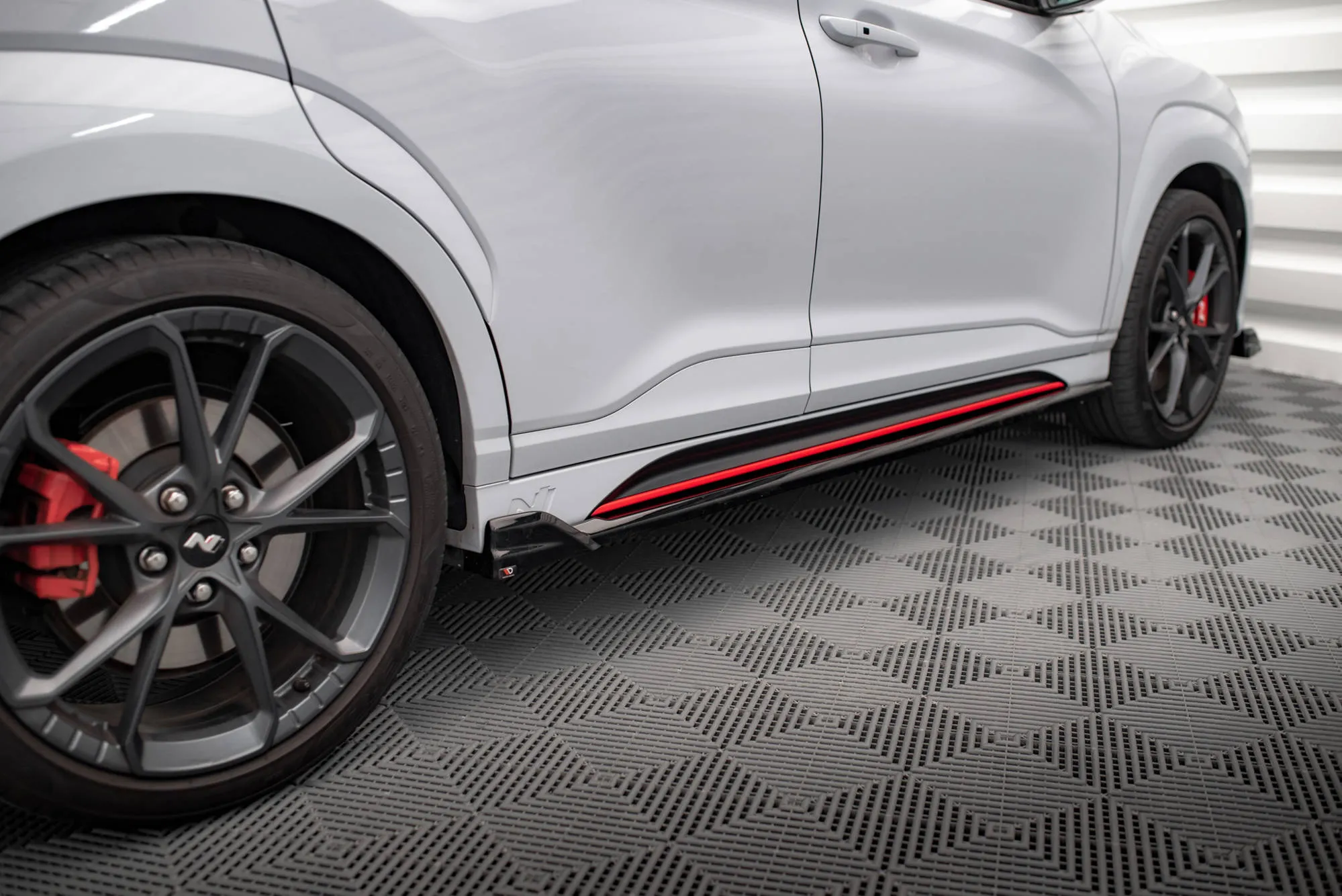 Sideskjørt V.2 Hyundai Kona N 2021 - 2023 | Glossy Black Edition – bilde 3