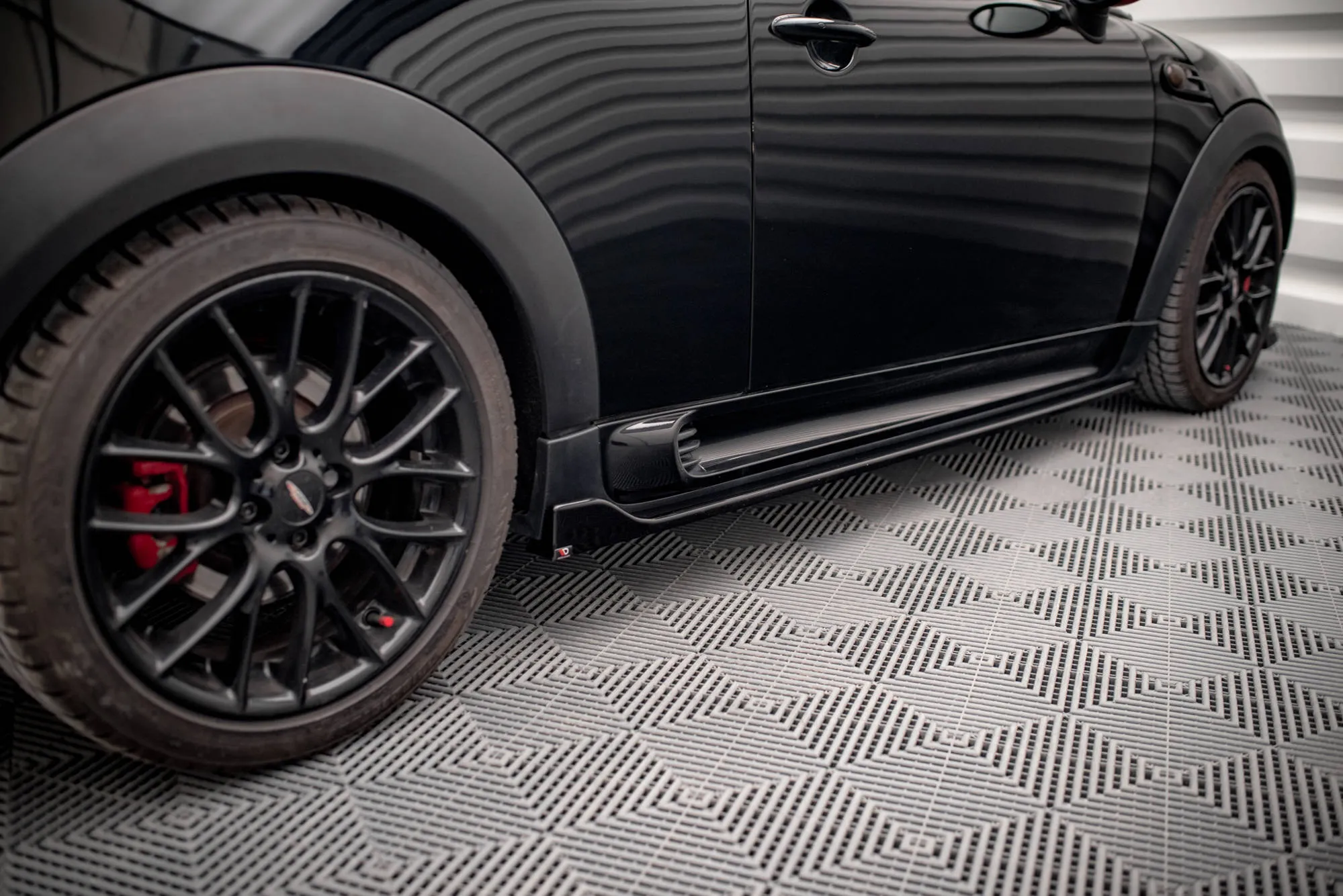 Sideskjørt V.2 Mini Cooper II R56 (John Cooper Works) 2006-2010 | Glossy Black Edition – bilde 2