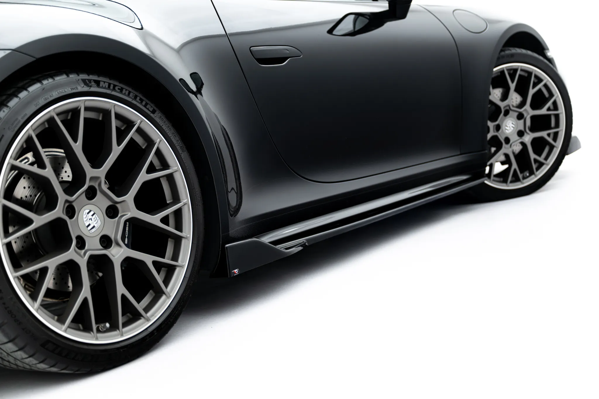 Sideskjørt V.2 Porsche 911 2019-2026 | Glossy Black Edition – bilde 3