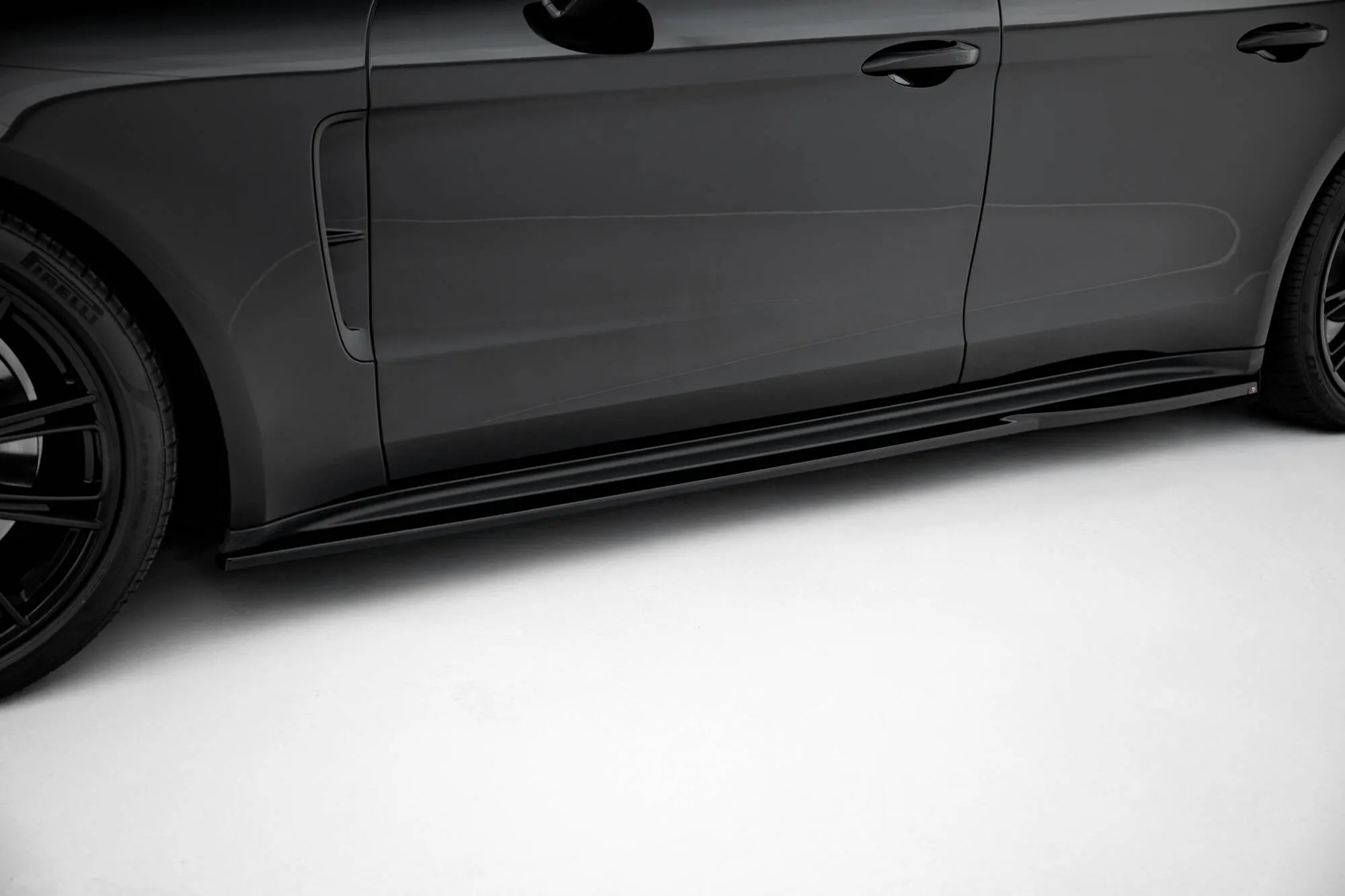Sideskjørt V.2 Porsche Panamera E-Hybrid (971) 2016-2020 | Glossy Black Edition