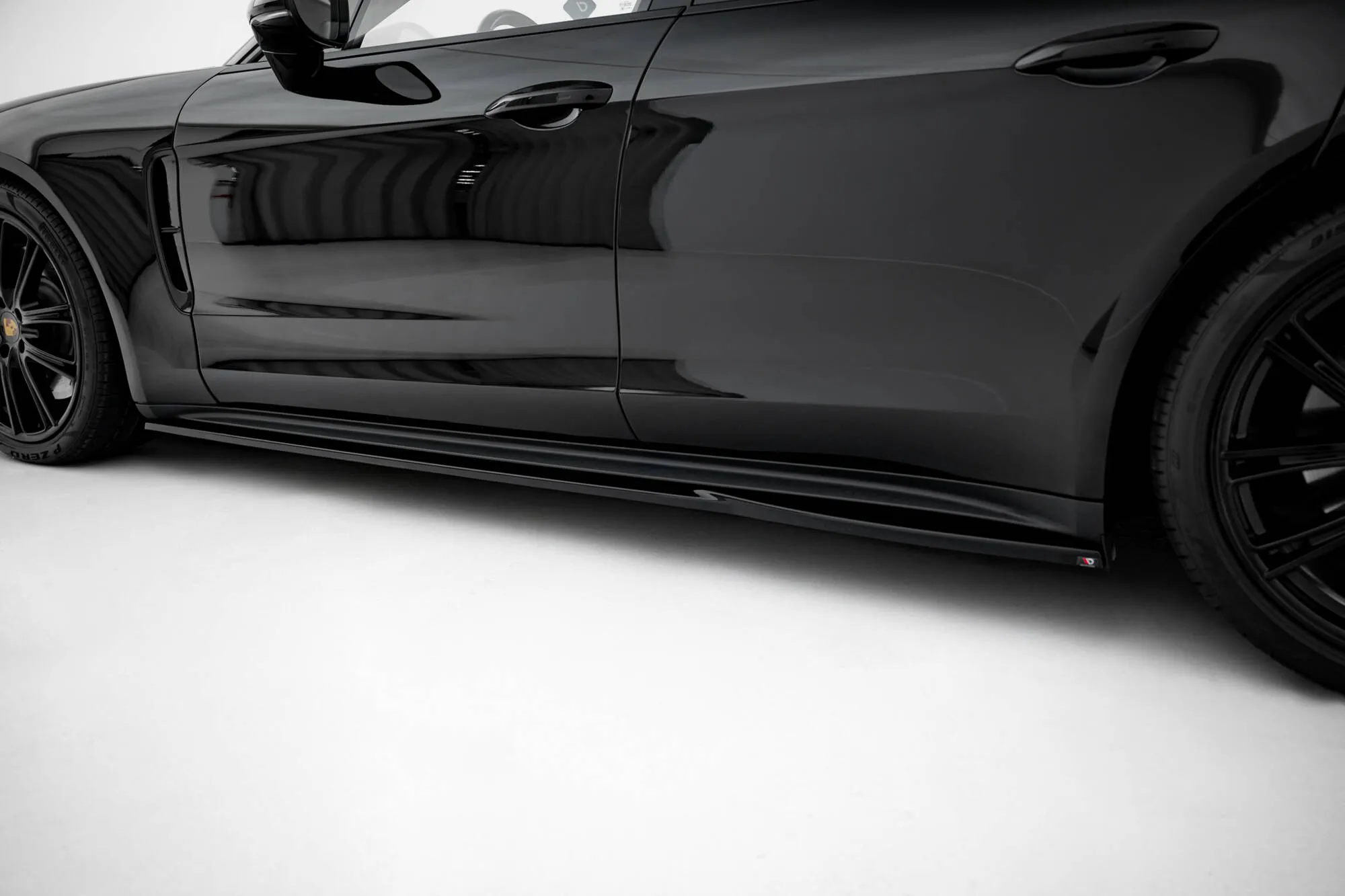 Sideskjørt V.2 Porsche Panamera E-Hybrid (971) 2016-2020 | Glossy Black Edition – bilde 3