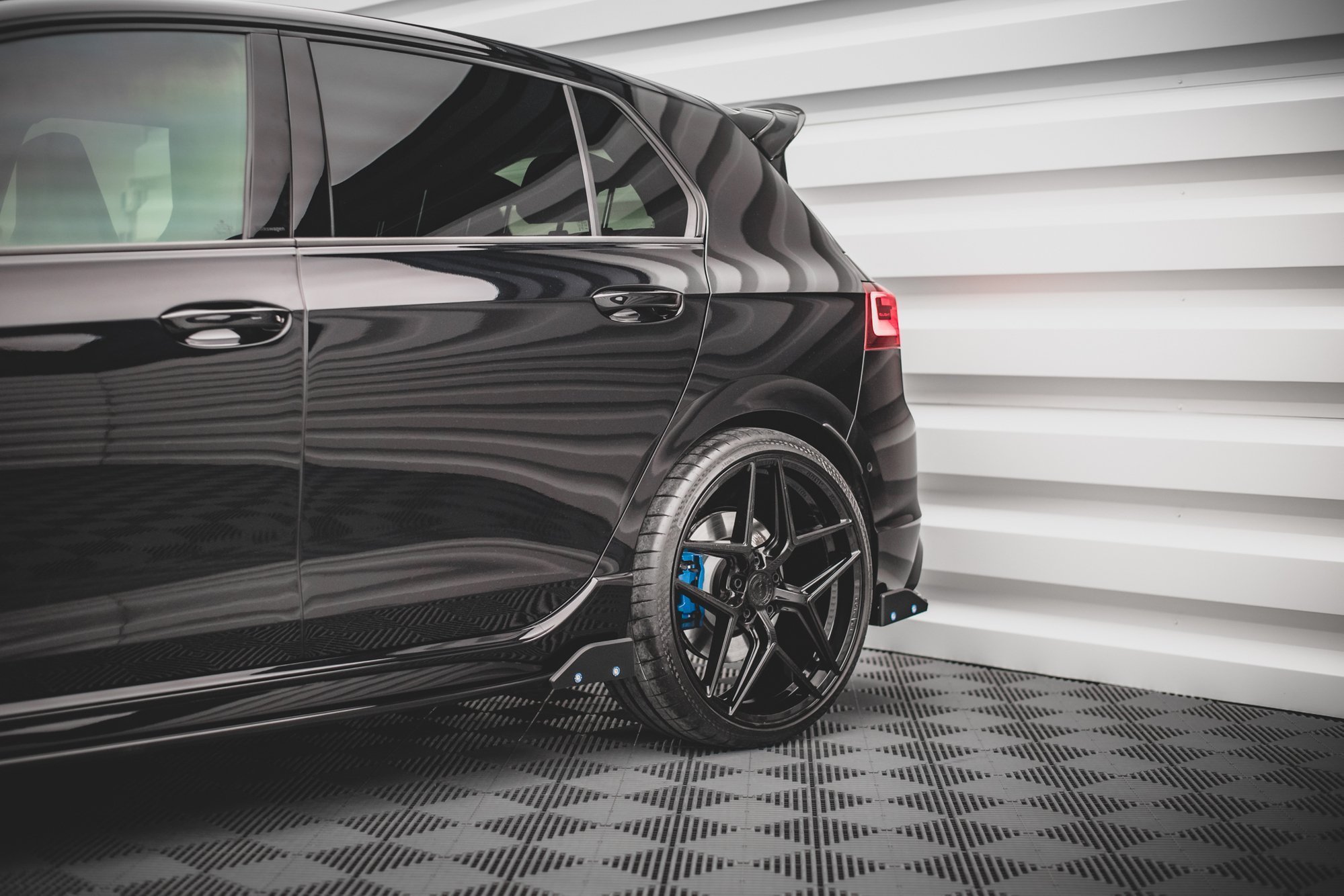 SIDESKJØRT V.2 +SIDESPLITTERS VW GOLF R MK8 2020->