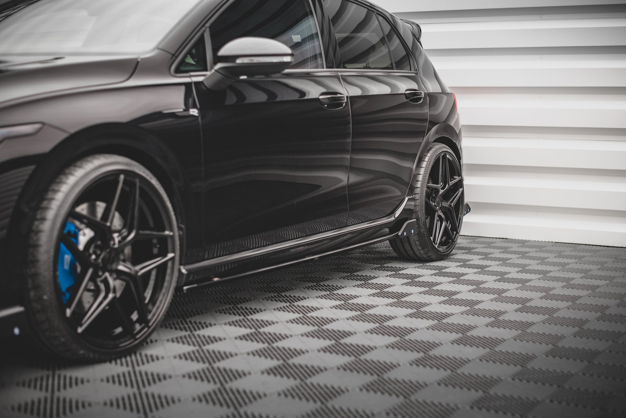 SIDESKJØRT V.2 +SIDESPLITTERS VW GOLF R MK8 2020-> – bilde 5