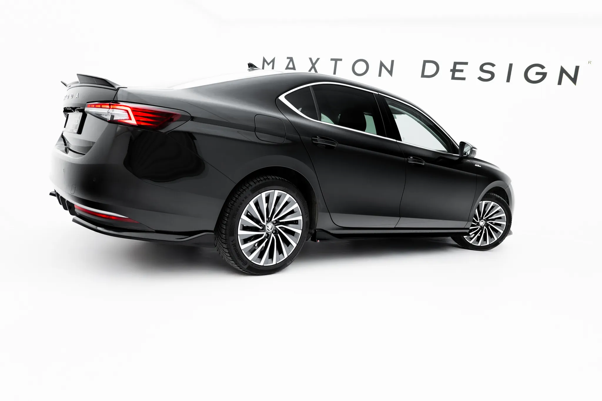 Sideskjørt V.2 Skoda Superb IV 2024 -> | Glossy Black Edition