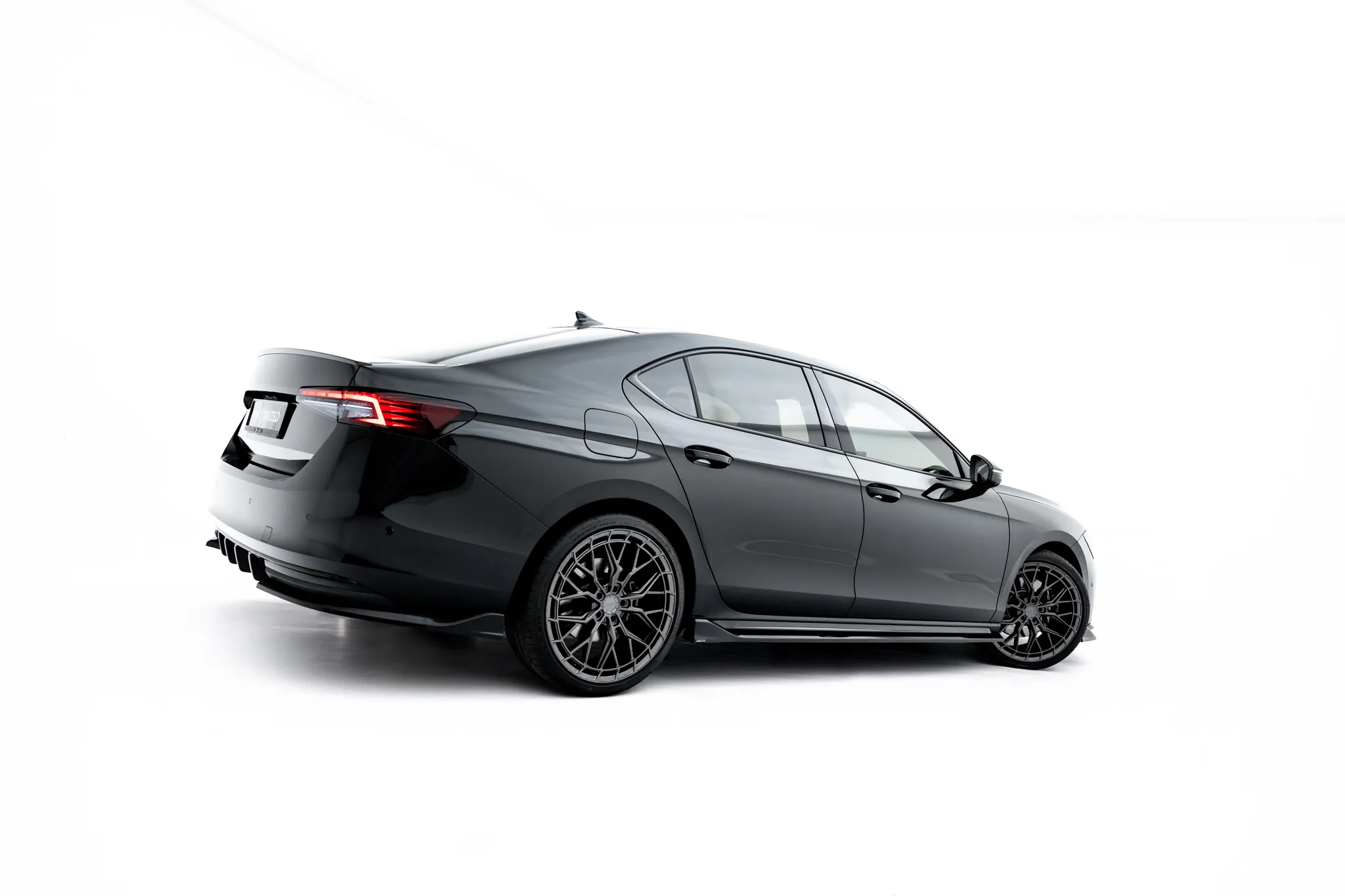 Sideskjørt V.2 Skoda Superb Sportline IV 2023 -> | Glossy Black Edition