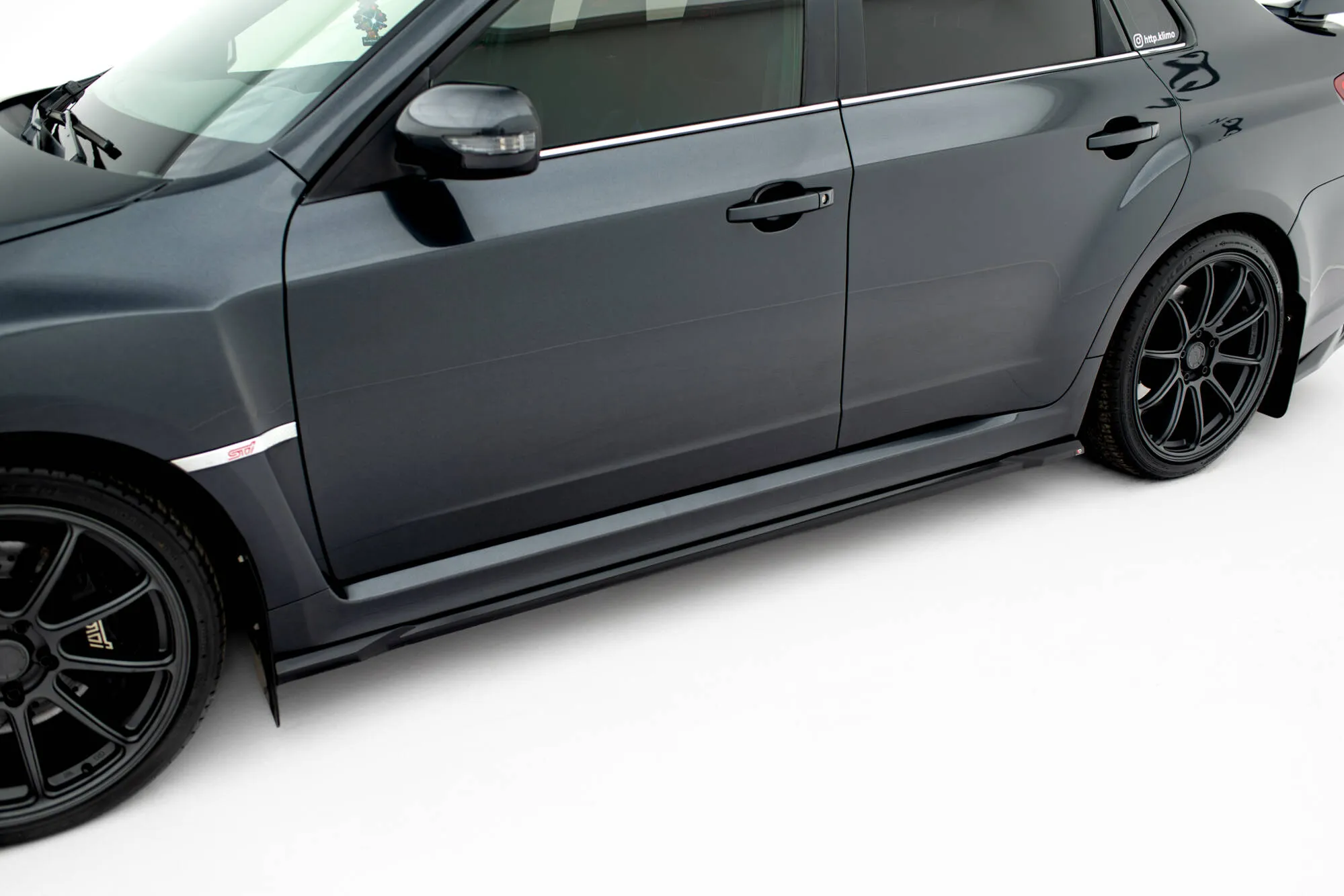 Sideskjørt V.2 Subaru Impreza III WRX STI 2011-2014 | Glossy Black Edition