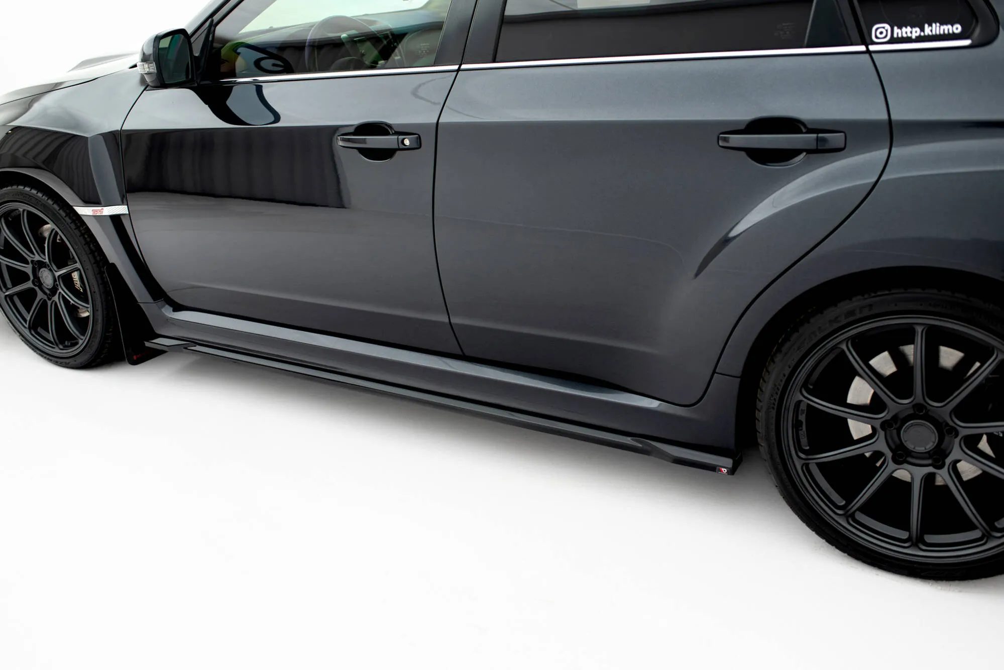 Sideskjørt V.2 Subaru Impreza III WRX STI 2011-2014 | Glossy Black Edition – bilde 3