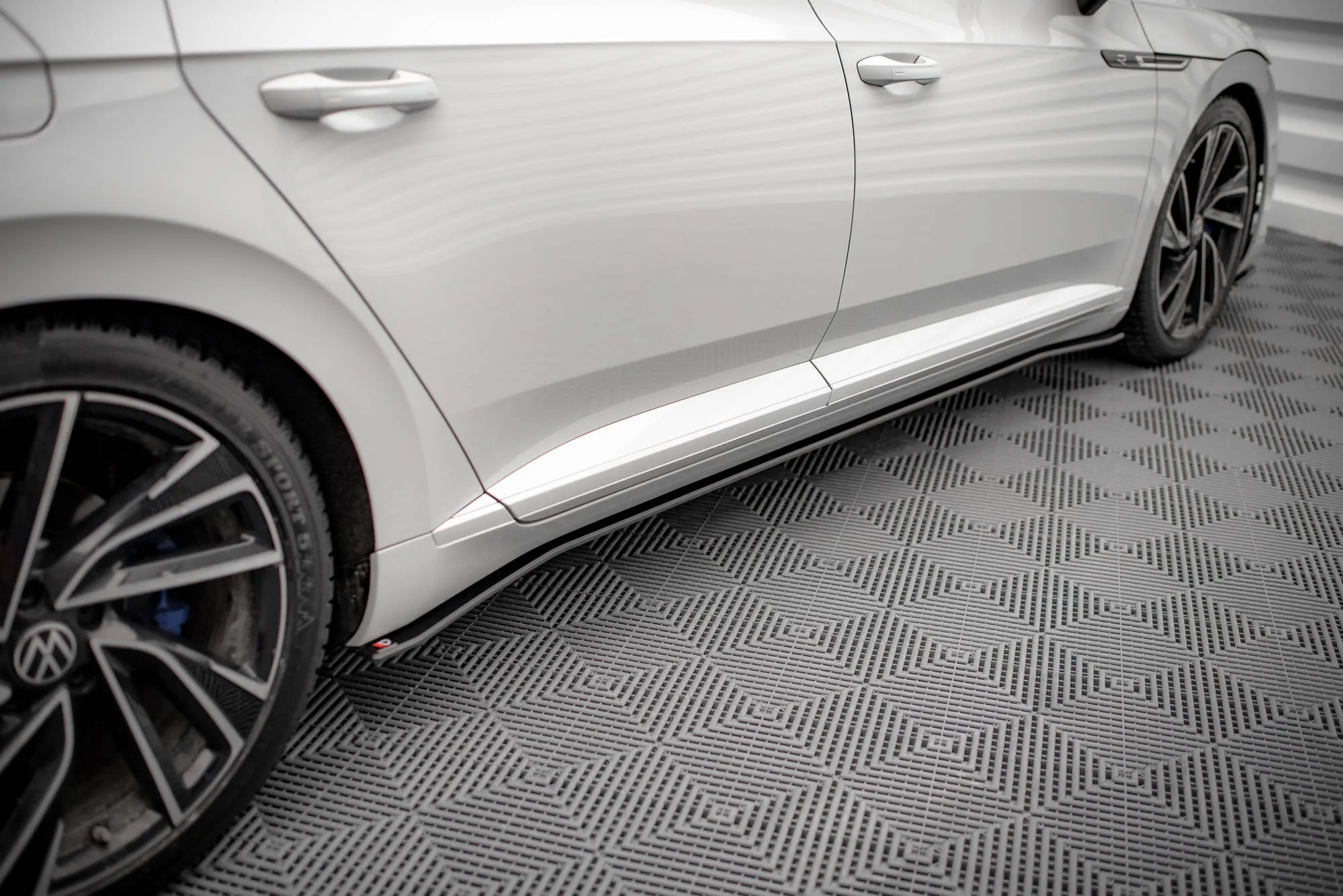 Sideskjørt V.2 V.2 VW Arteon R / Arteon R-Line 2020 - 2025 | Street Pro Black Edition – bilde 2
