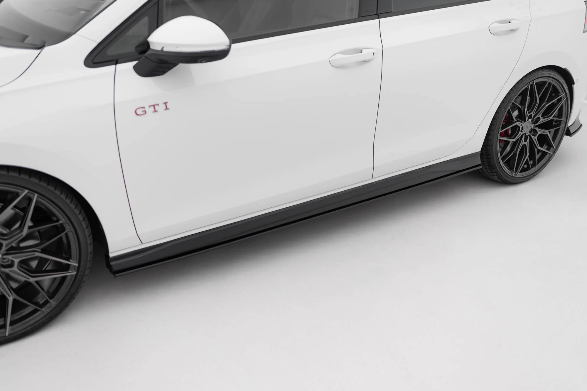 Sideskjørt V.2 VW Golf 8 GTI / GTI Clubsport / R-line 2020-> | Street Pro Black Edition