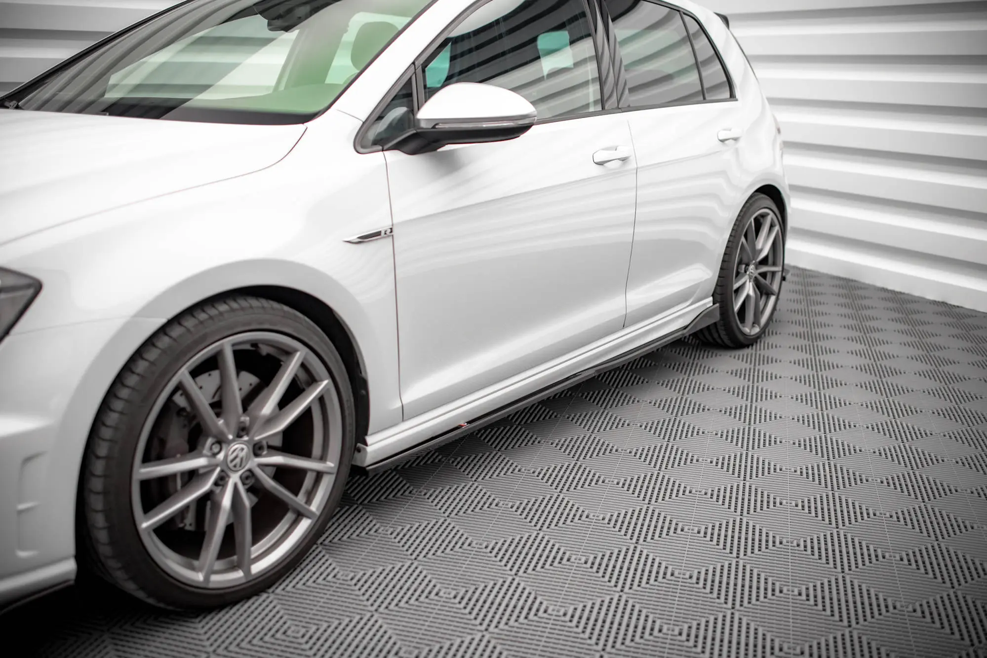SIDESKJØRT V.2 VW GOLF R MK7 2013-2016 – bilde 2