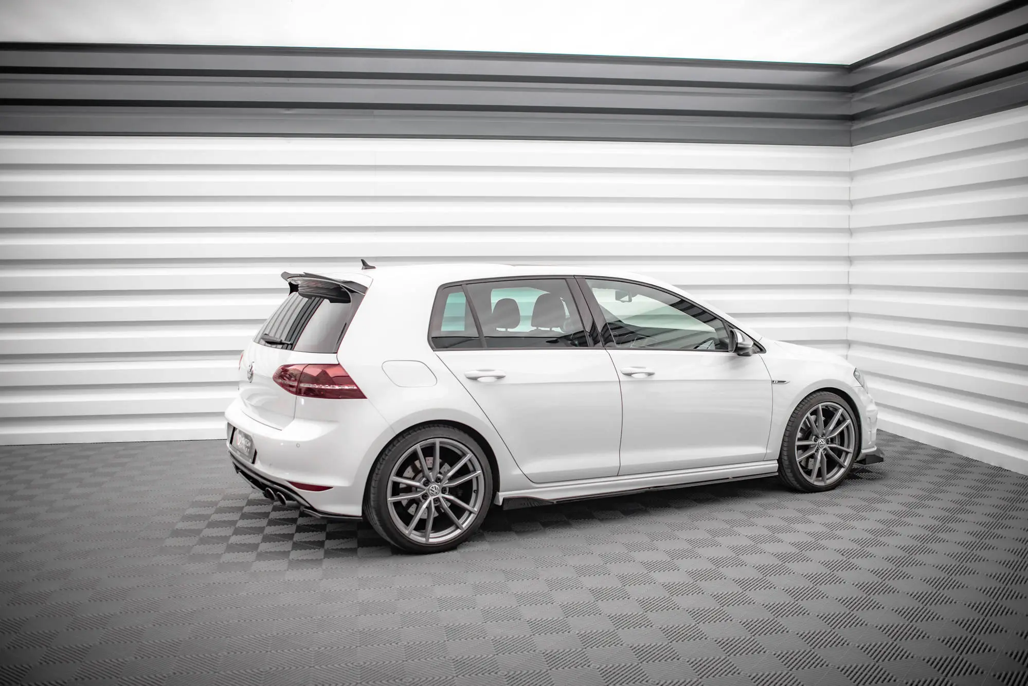 SIDESKJØRT V.2 VW GOLF R MK7 2013-2016 – bilde 4