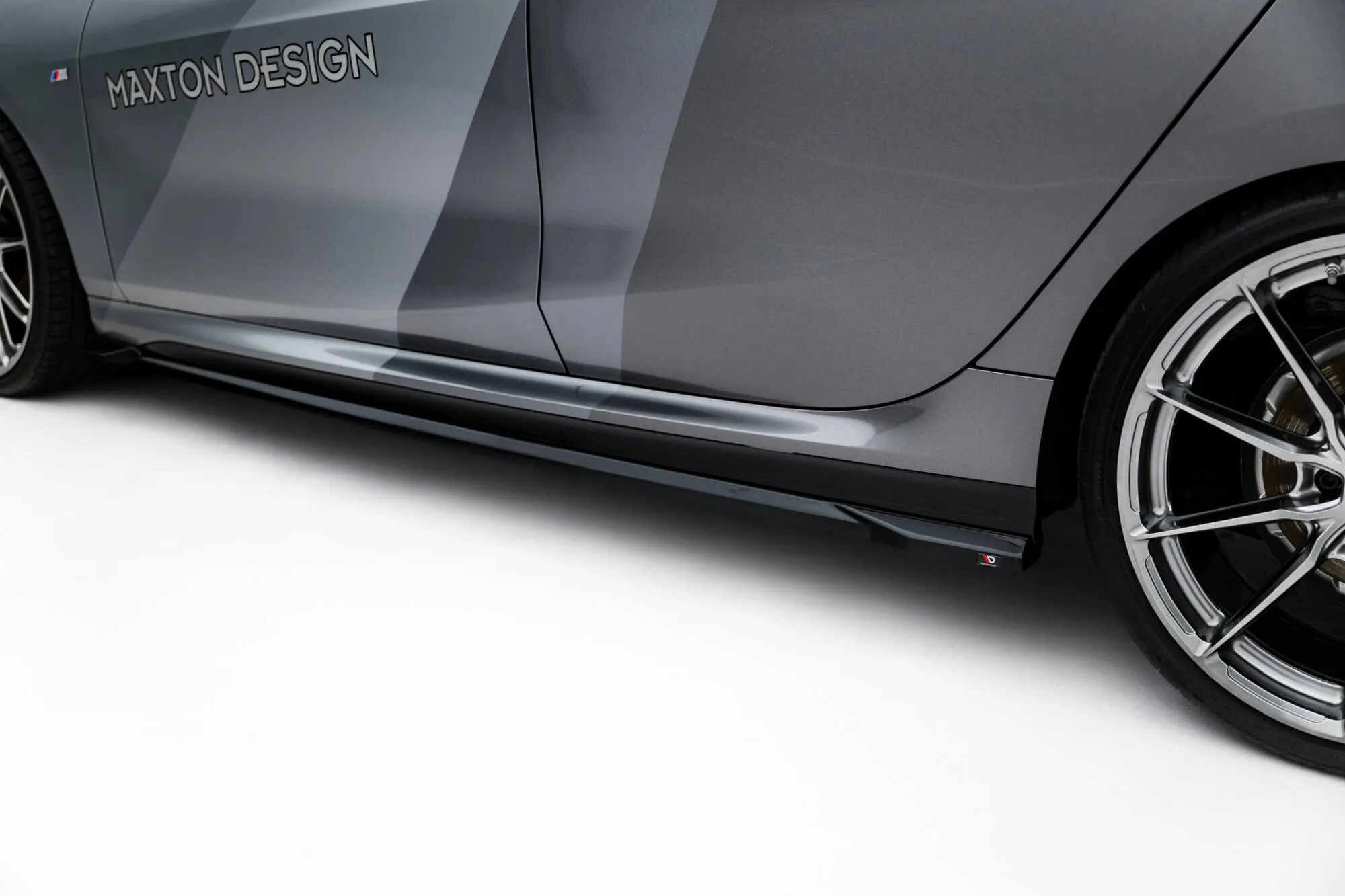 Sideskjørt V.3 BMW 1 (F70) M-Pack 2024 -> | Glossy Black Edition – bilde 3
