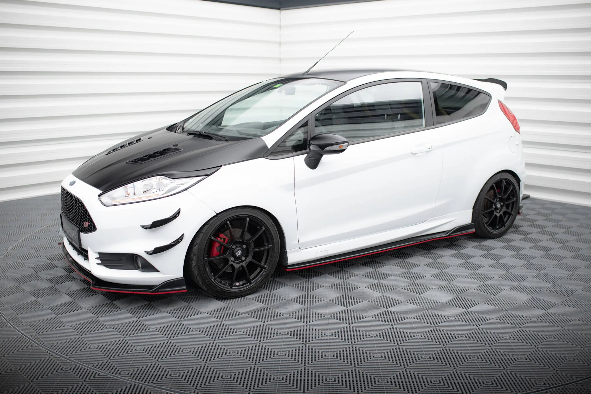 Sideskjørt V.3 Ford Fiesta (Mk7 Facelift) 2021-2023 | Glossy Black Edition – bilde 3