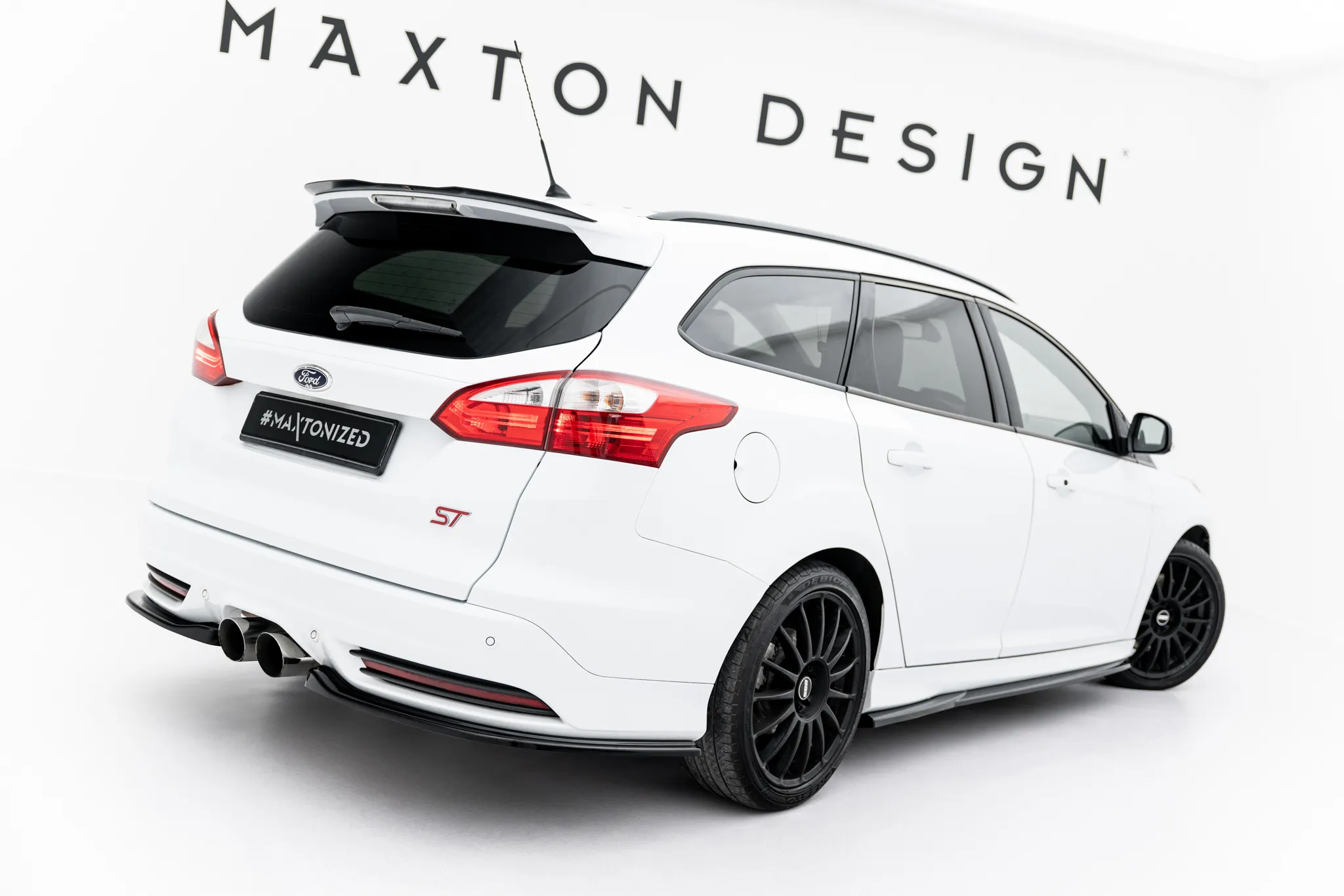 Sideskjørt V.3 Ford Focus ST (Mk3 Facelift) 2014-2019 | Glossy Black Edition – bilde 3