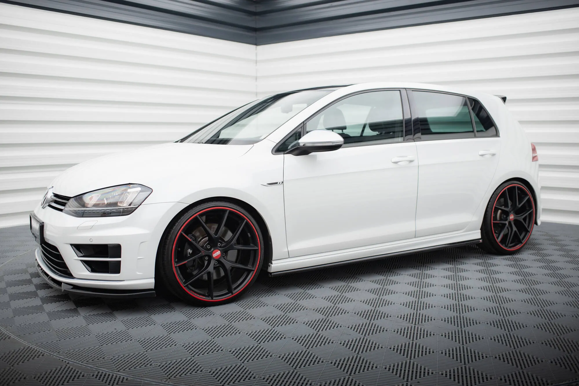 Sideskjørt V.3 V.1 VW Golf MK7 R / R-line 2013-2016 | Glossy Black Edition – bilde 2