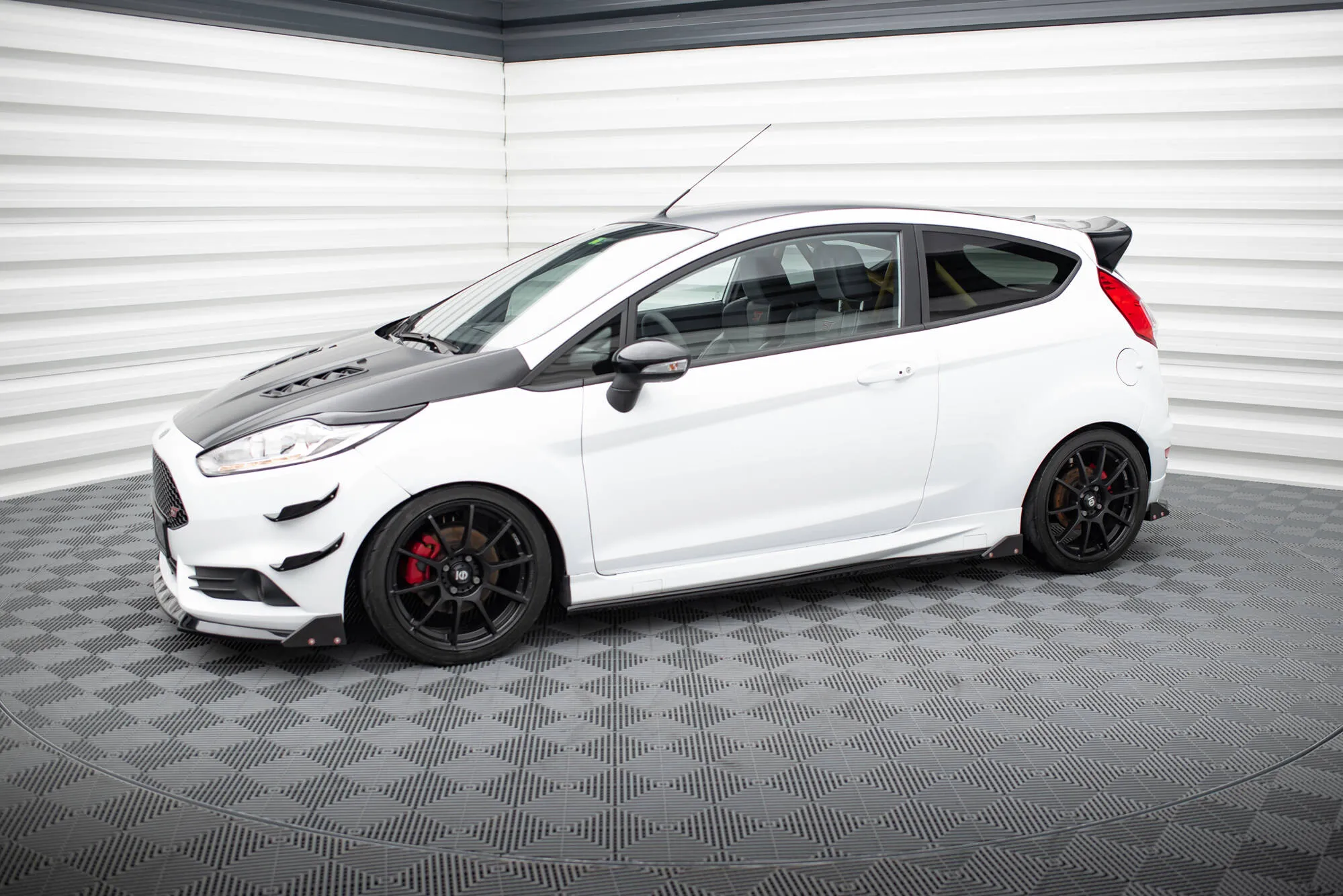 Sideskjørt V.4 + Flopper Ford Fiesta (Mk7 Facelift) 2021-2023 | Glossy Black Edition – bilde 2