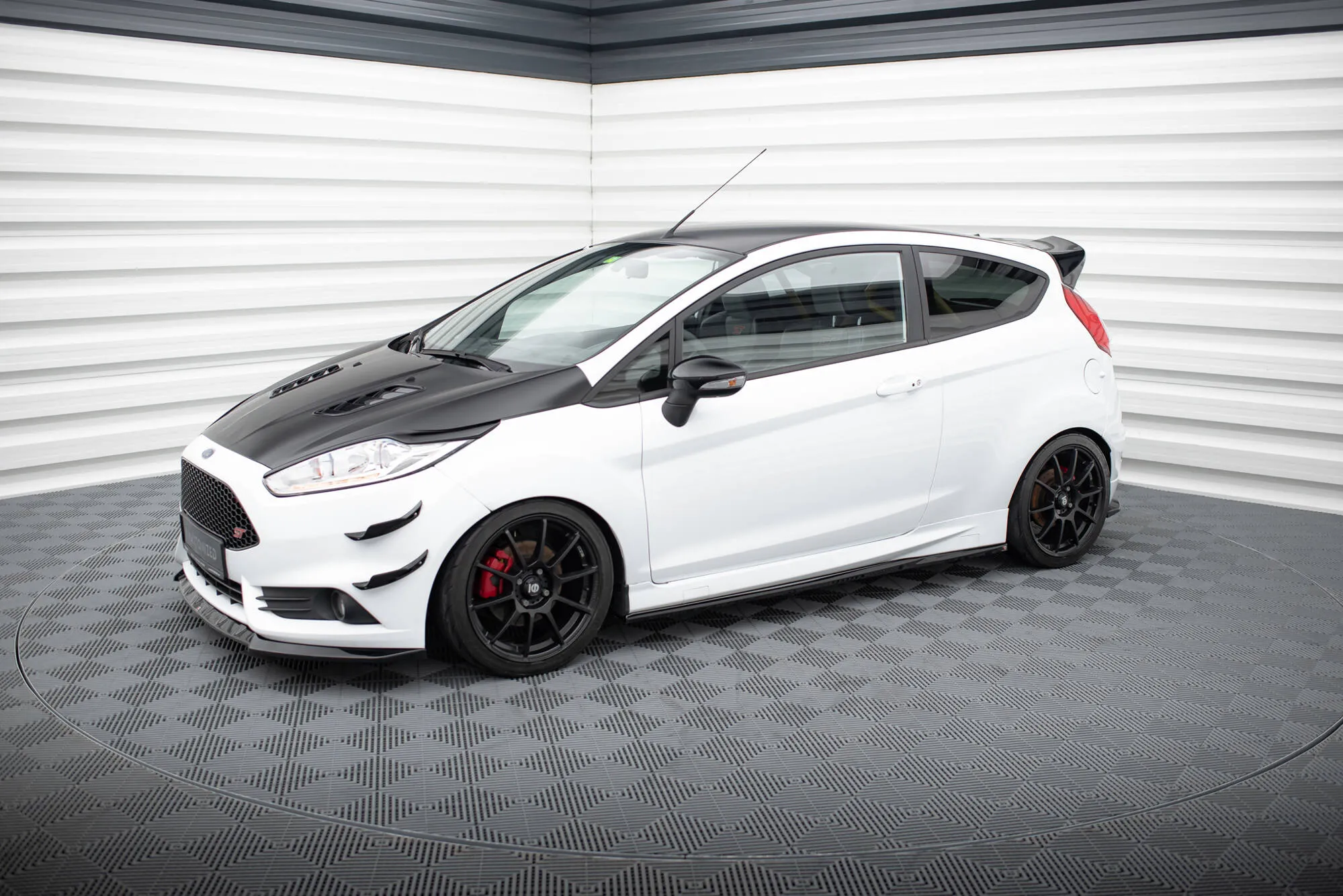 Sideskjørt V.4 Ford Fiesta (Mk7 Facelift) 2021-2023 | Glossy Black Edition – bilde 2