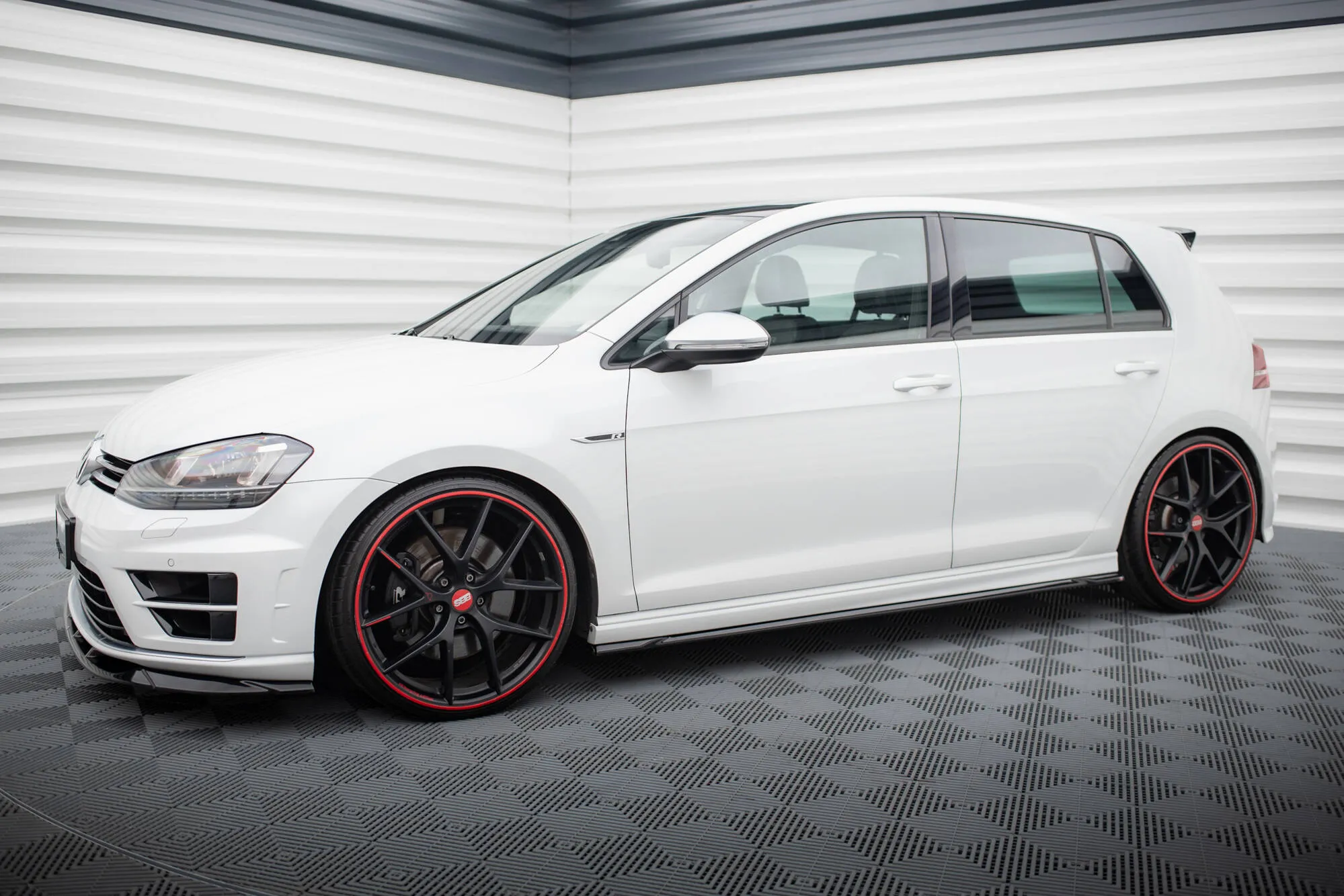 Sideskjørt V.4 V.1 VW Golf MK7 R / R-line 2013-2016 | Glossy Black Edition – bilde 2