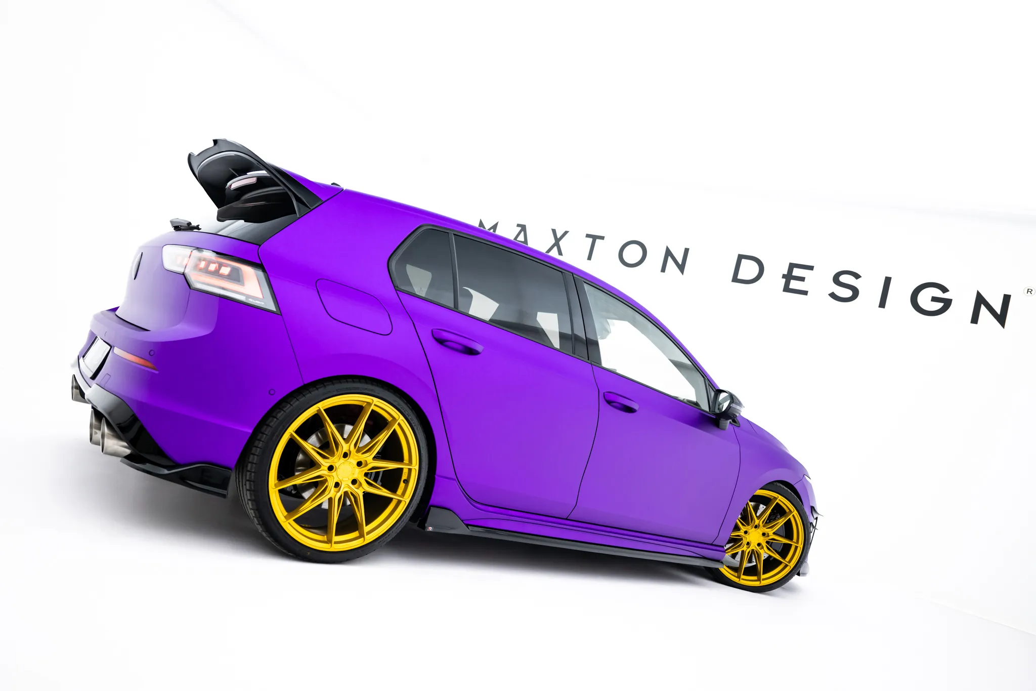 Sideskjørt V.4 Volkswagen Golf R VIII Facelift 2024 -> | Glossy Black Edition