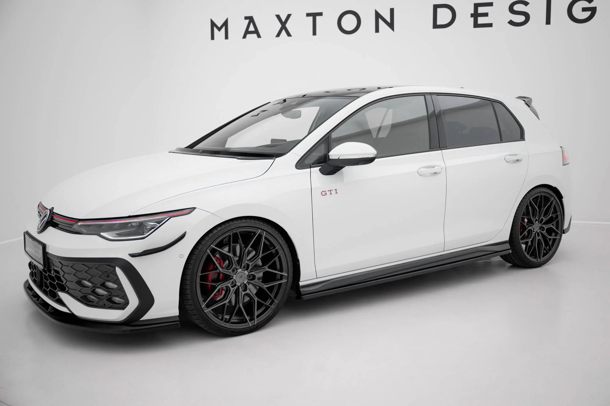 Sideskjørt V.4 VW Golf 8 GTI / GTI Clubsport / R-line 2020-> | Glossy Black Edition – bilde 2