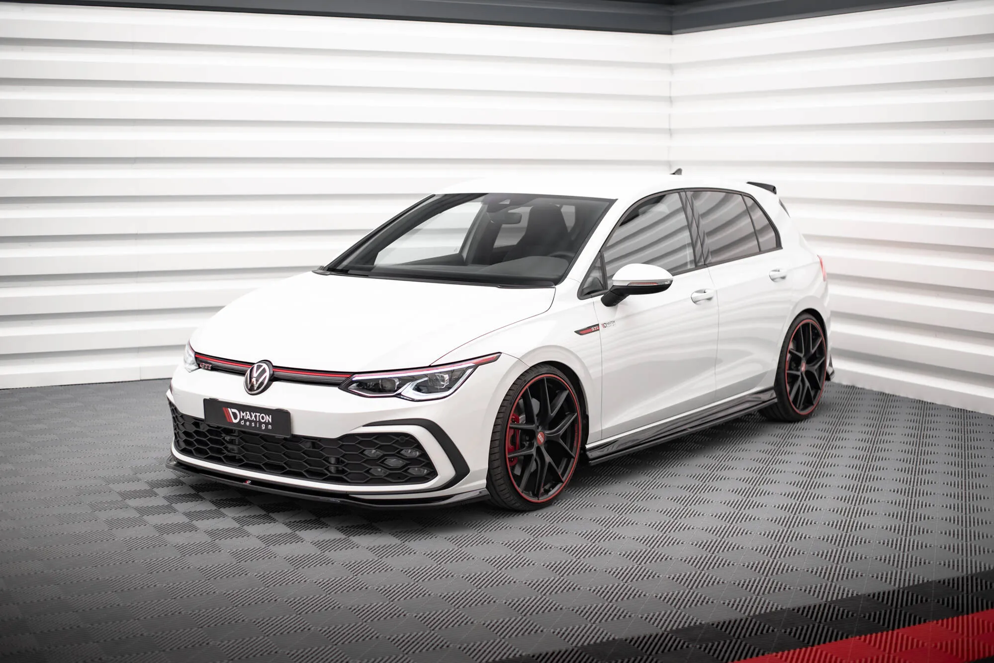 Sideskjørt V.4 VW Golf 8 GTI / GTI Clubsport / R-line 2020-> | Glossy Black Edition – bilde 5